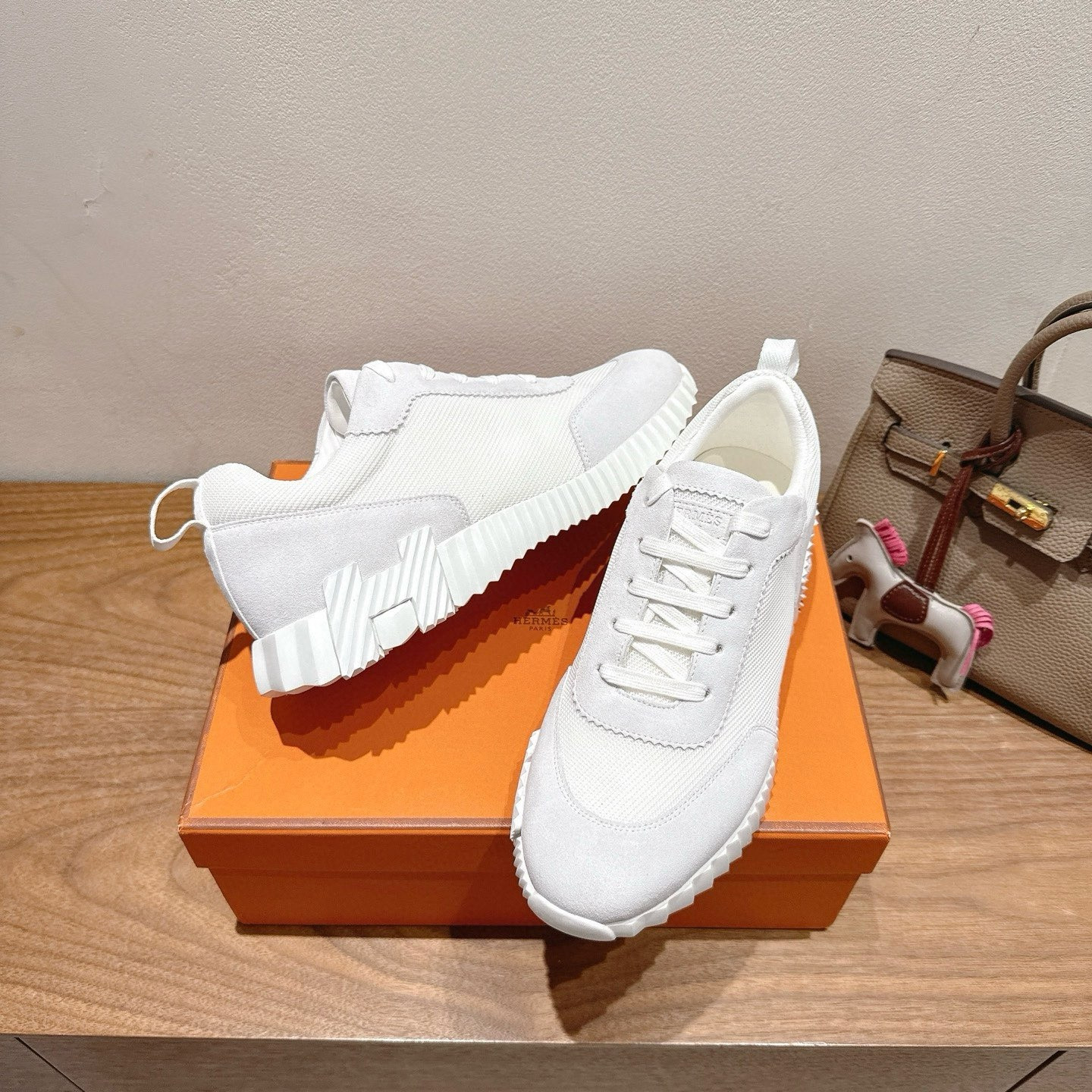 UA H**me5 Bouncing Sneaker