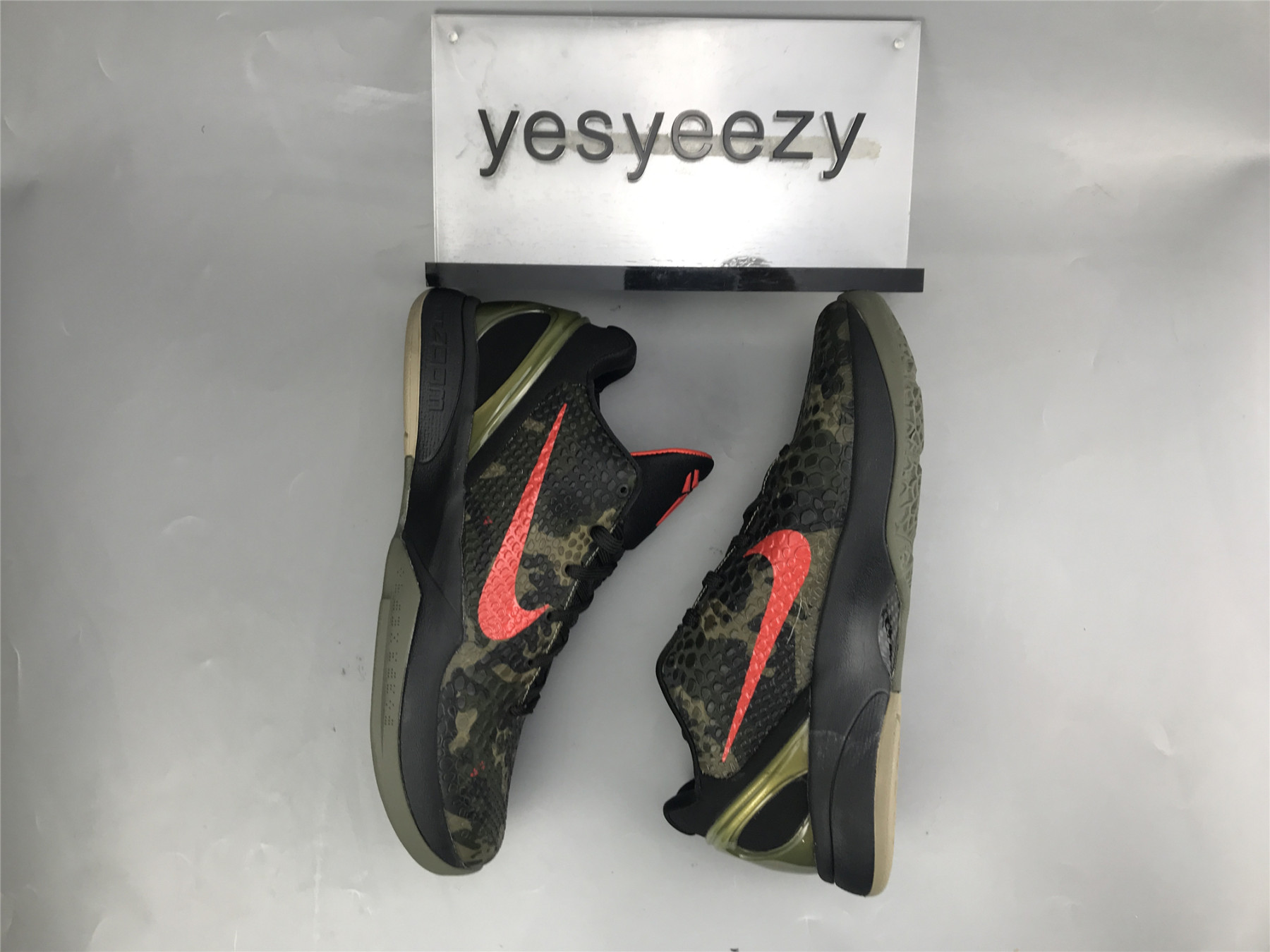 UA NIKE ZOOM KOBE 6 