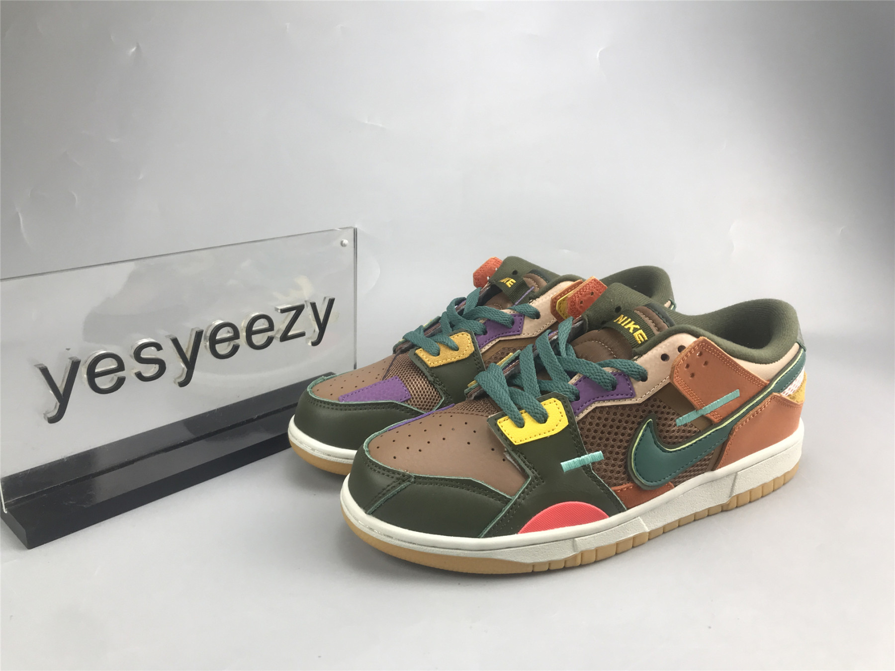 UA NIKE DUNK LOW 