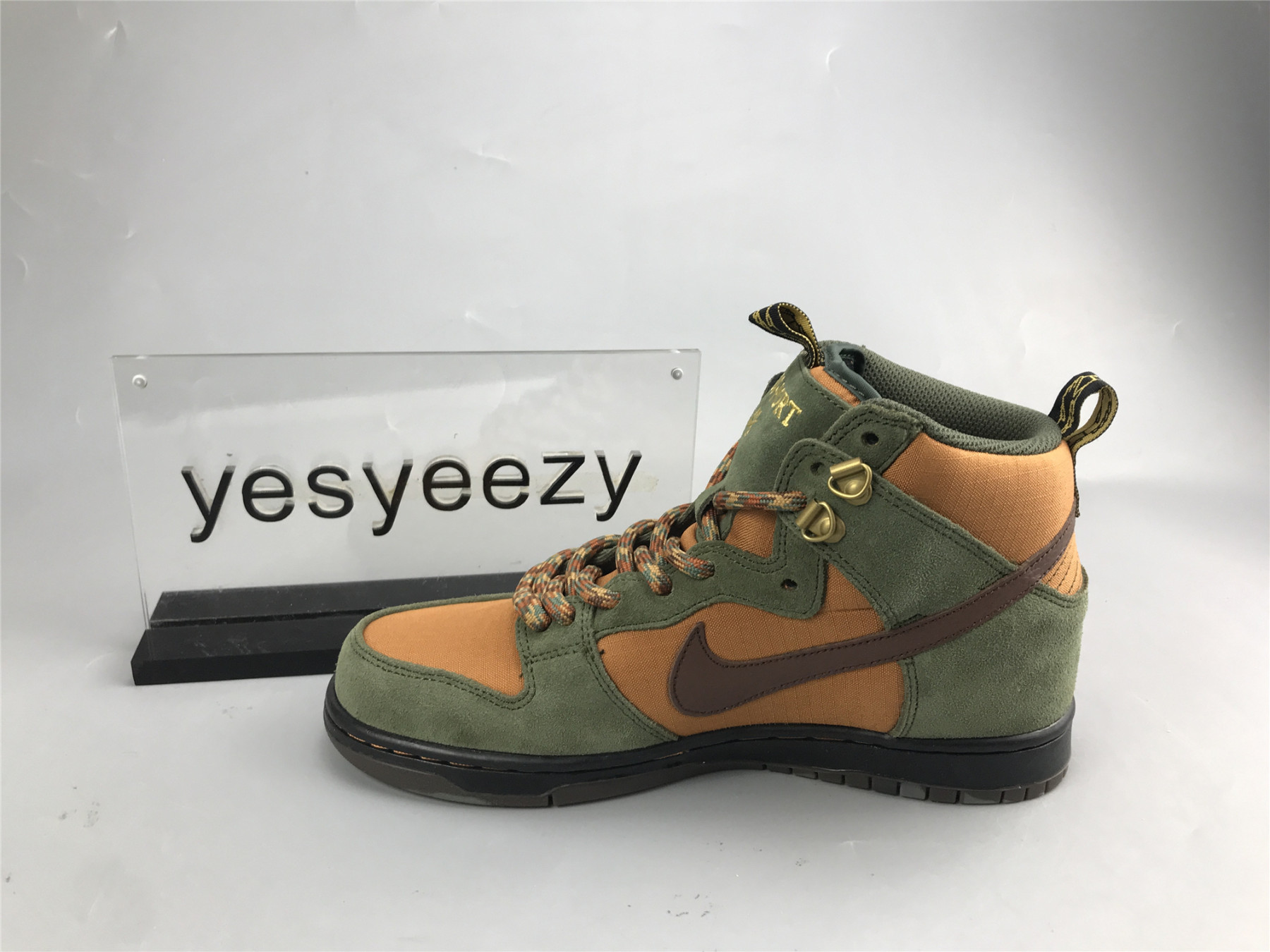 UA PASS~PORT X NIKE SB DUNK HIGH â€œWORKBOOTâ€