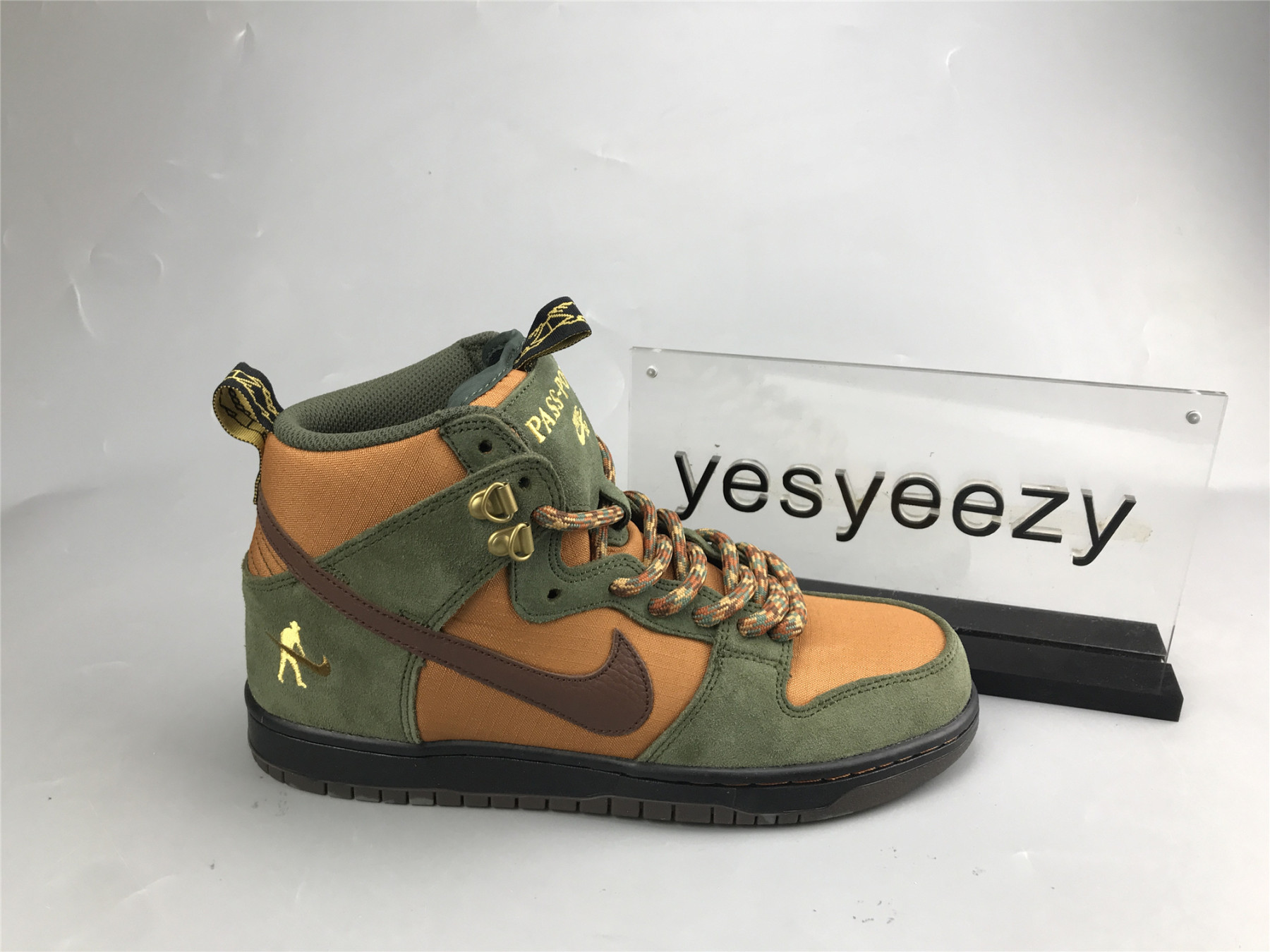UA PASS~PORT X NIKE SB DUNK HIGH â€œWORKBOOTâ€