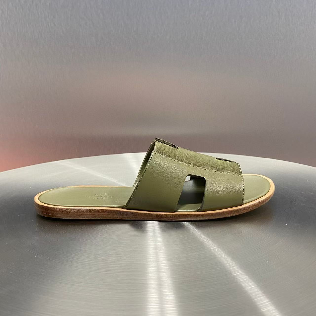 UA H**me5 Izmir sandal