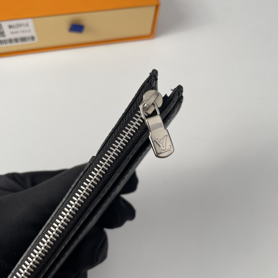 LV CARD HOLDER M62914