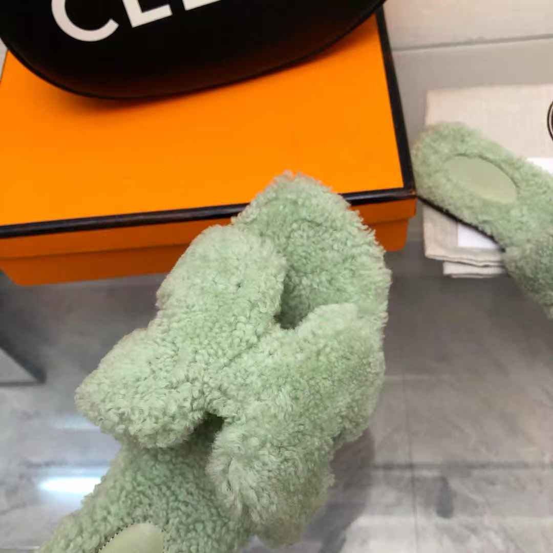 UA H**me5 Oran sandal