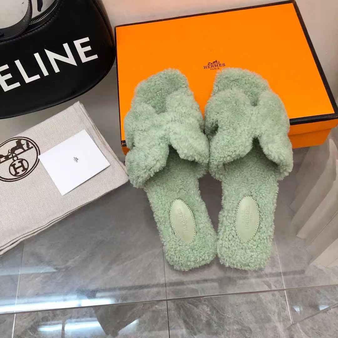 UA H**me5 Oran sandal