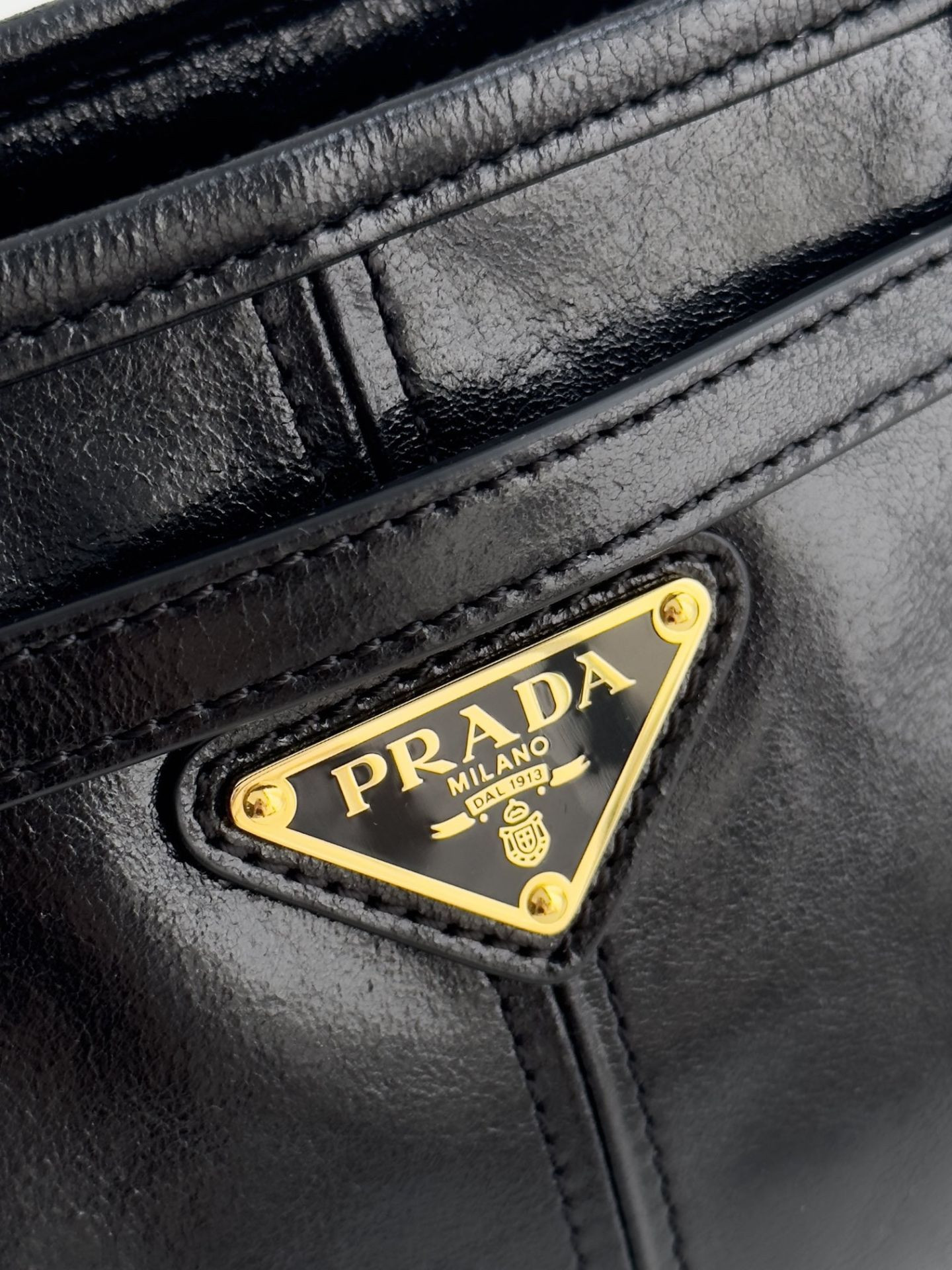 Pra*a Bonnie Medium Leather Handbag 15.5x32x12cm