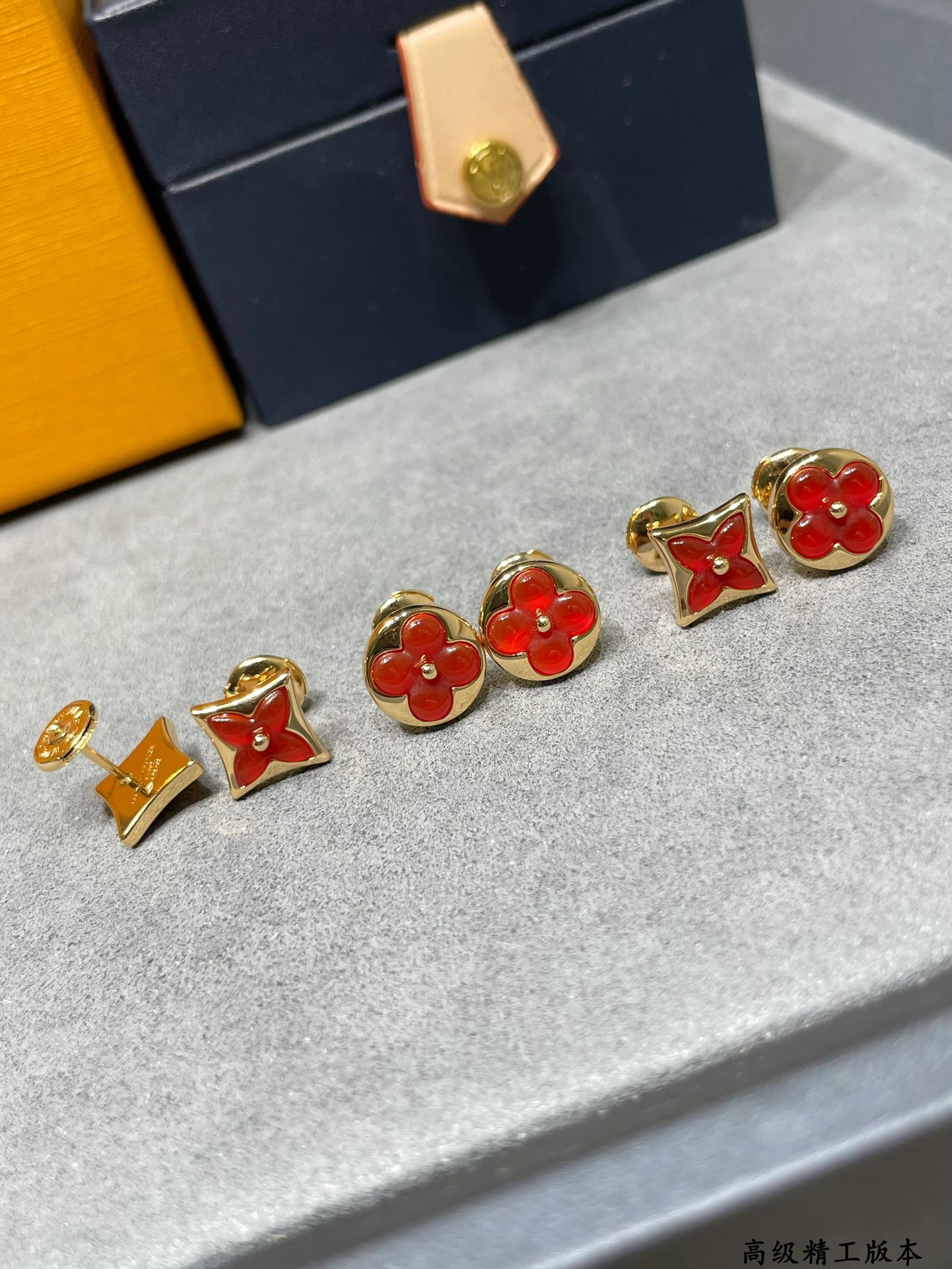 L0vis Vvtt0n Earrings