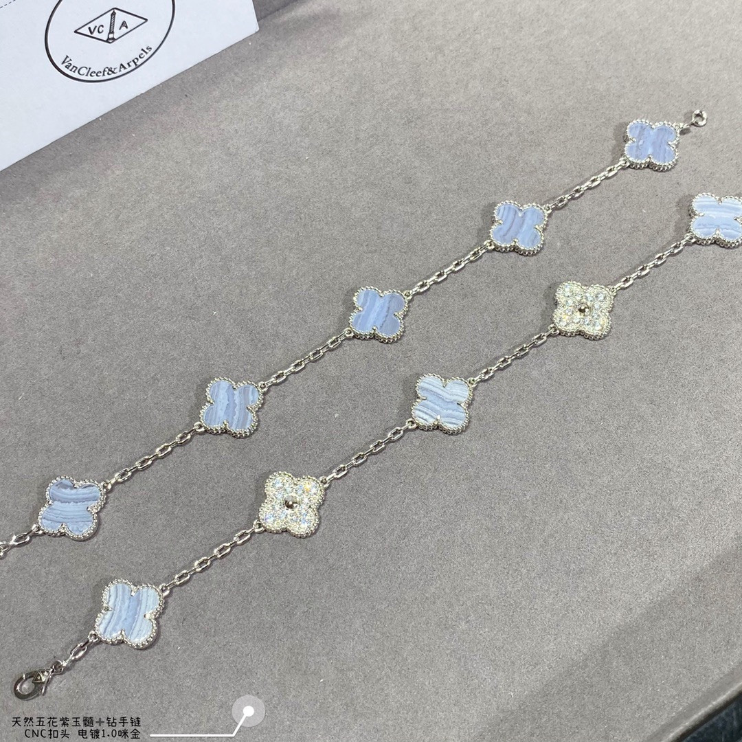 V*n Cl**f & Arpels Natural purple chalcedony interval D1am0nd five-flower four-leaf clover Bracelet