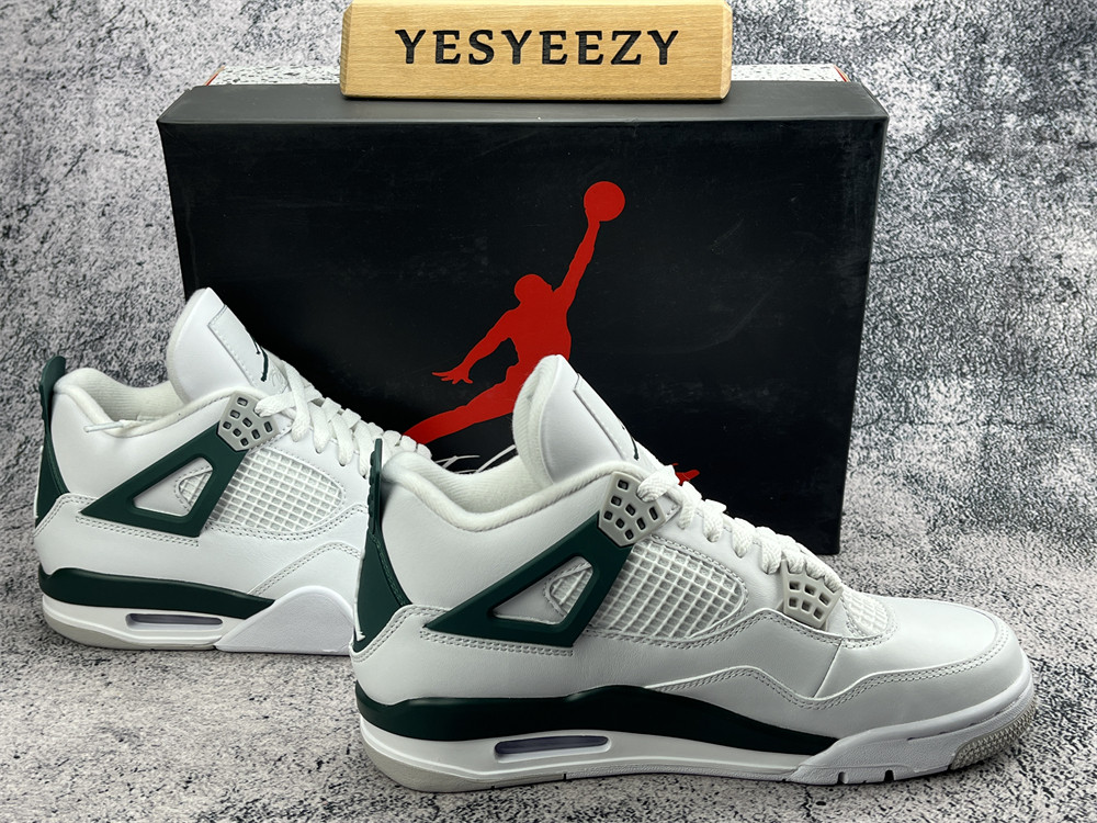 UA AIR JORDAN 4 RETRO 