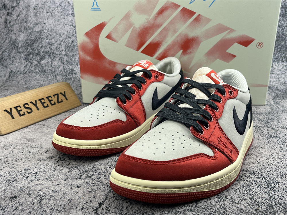 UA TROPHY ROOM X AIR JORDAN 1 RETRO LOW OG SP 'ROOKIE CARD - AWAY'