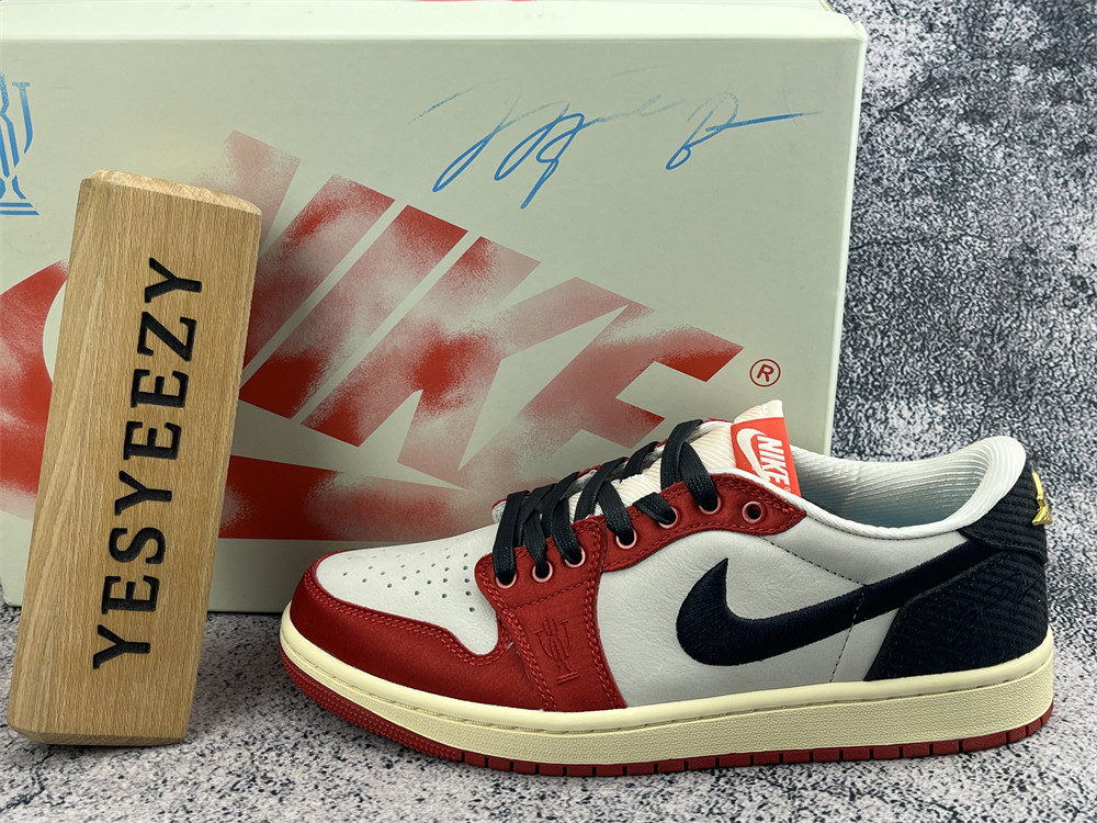 UA TROPHY ROOM X AIR JORDAN 1 RETRO LOW OG SP 