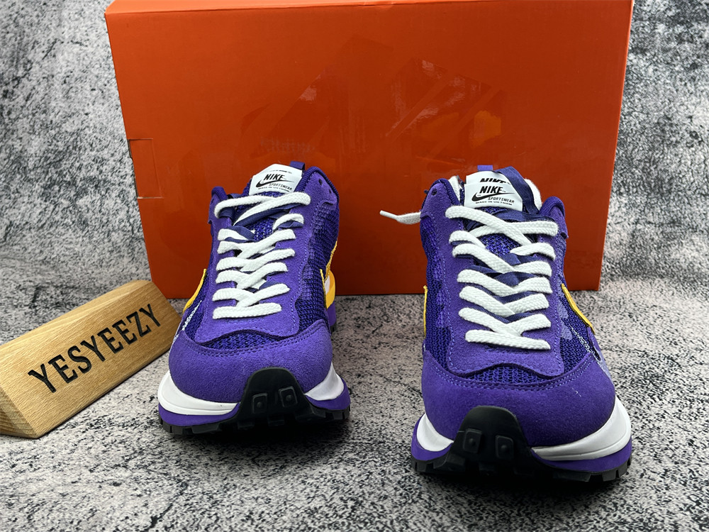 UA NIKE VAPORWAFFLE SACAI DARK IRIS