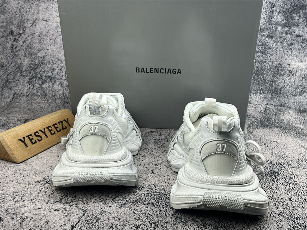 UA Balenciga 3XL Snow White