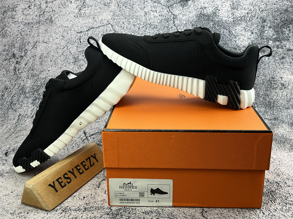 UA H**me5 Bouncing Sneaker