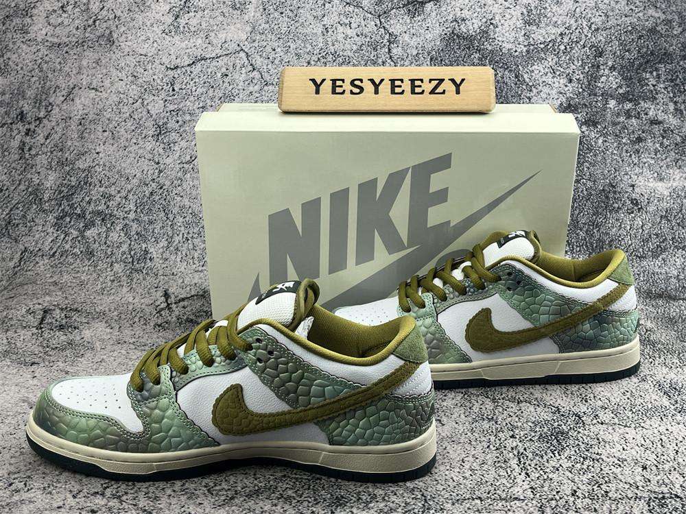 UA Nike SB Dunk Low