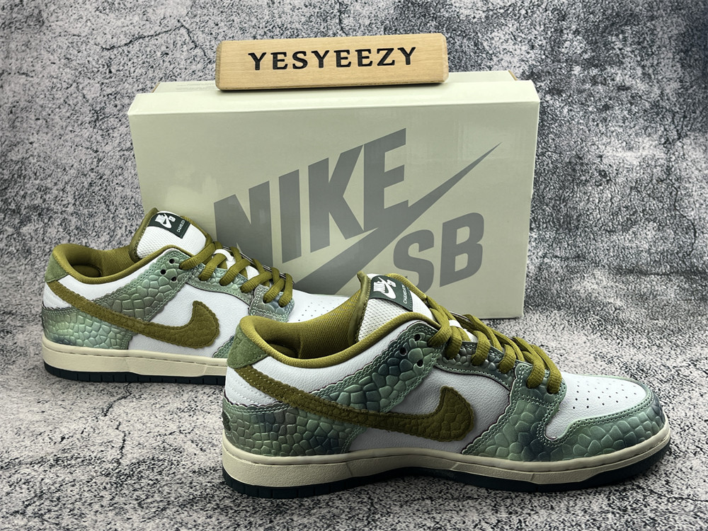 UA Nike SB Dunk Low