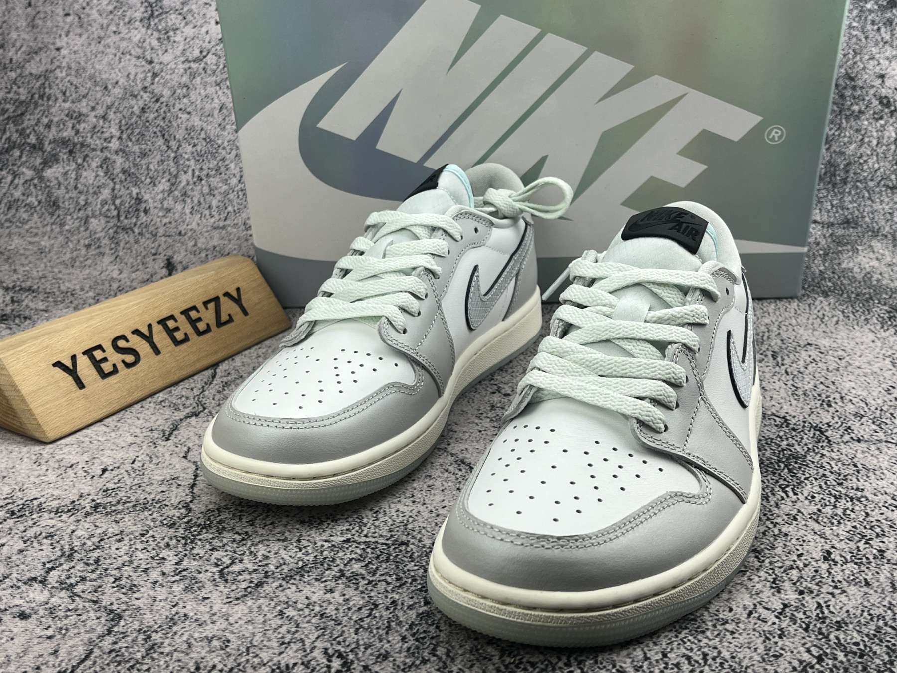 UA Jordan 1 Retro Low OG