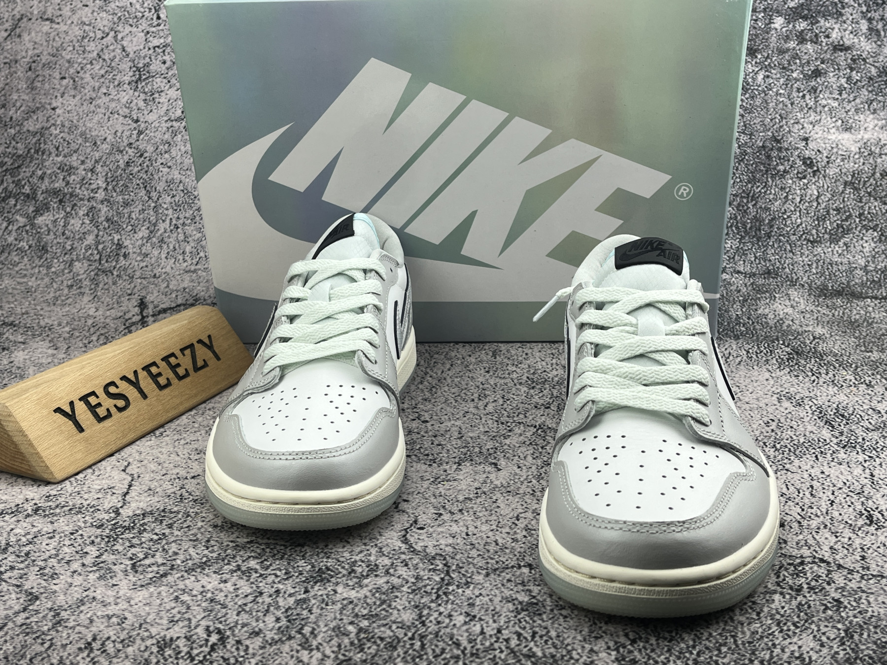 UA Jordan 1 Retro Low OG