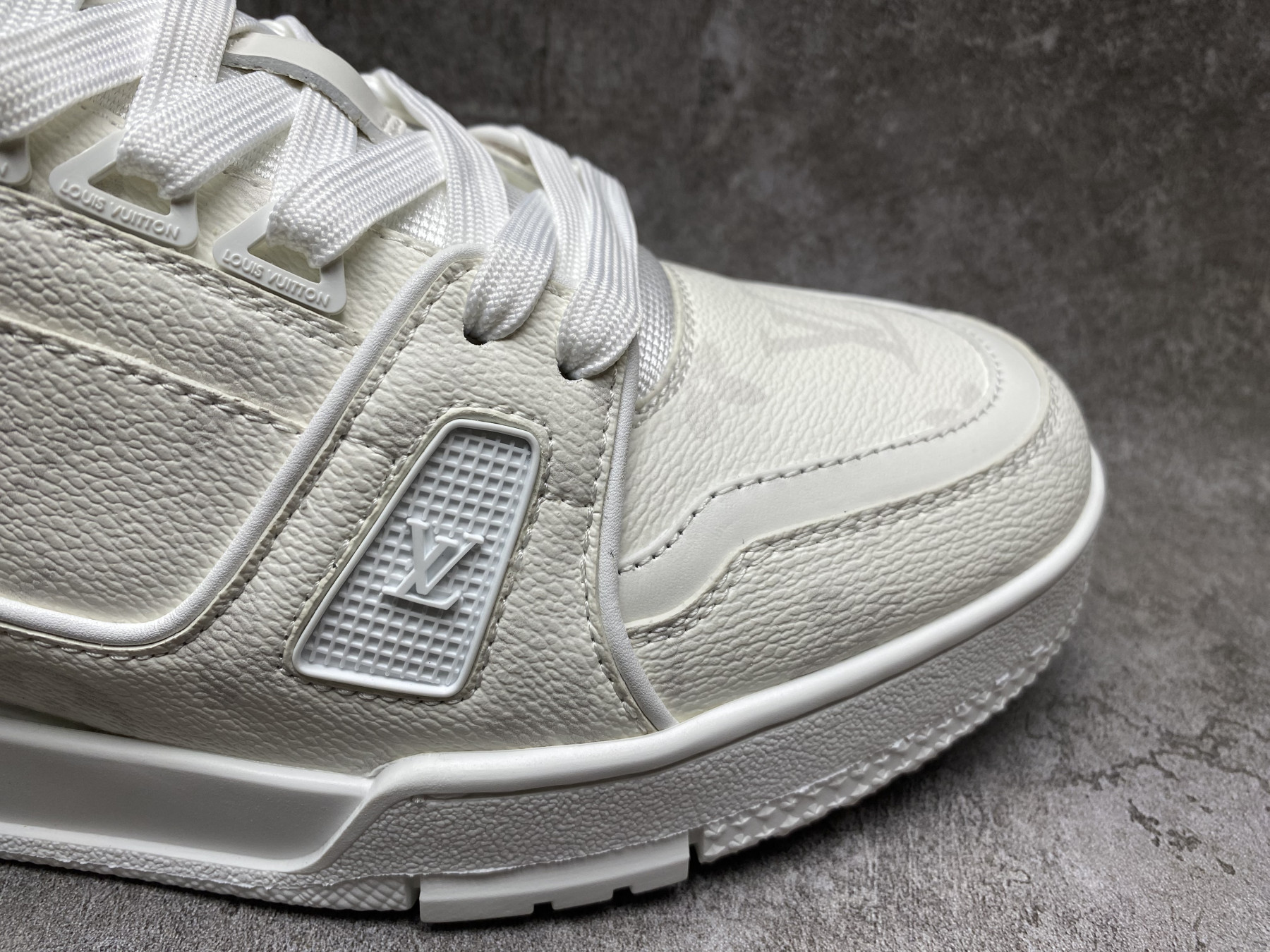 UA LV Trainer Sneaker