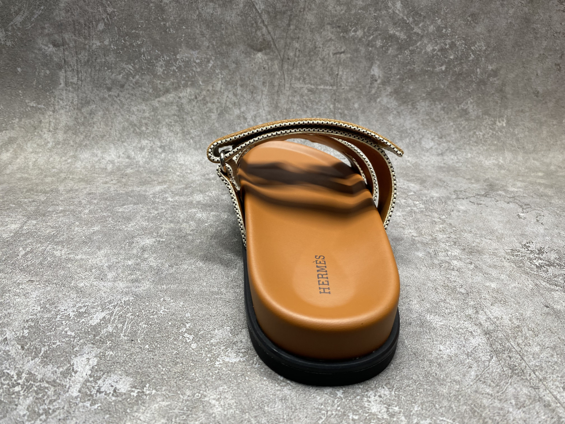 UA H**me5 Chypre Sandal