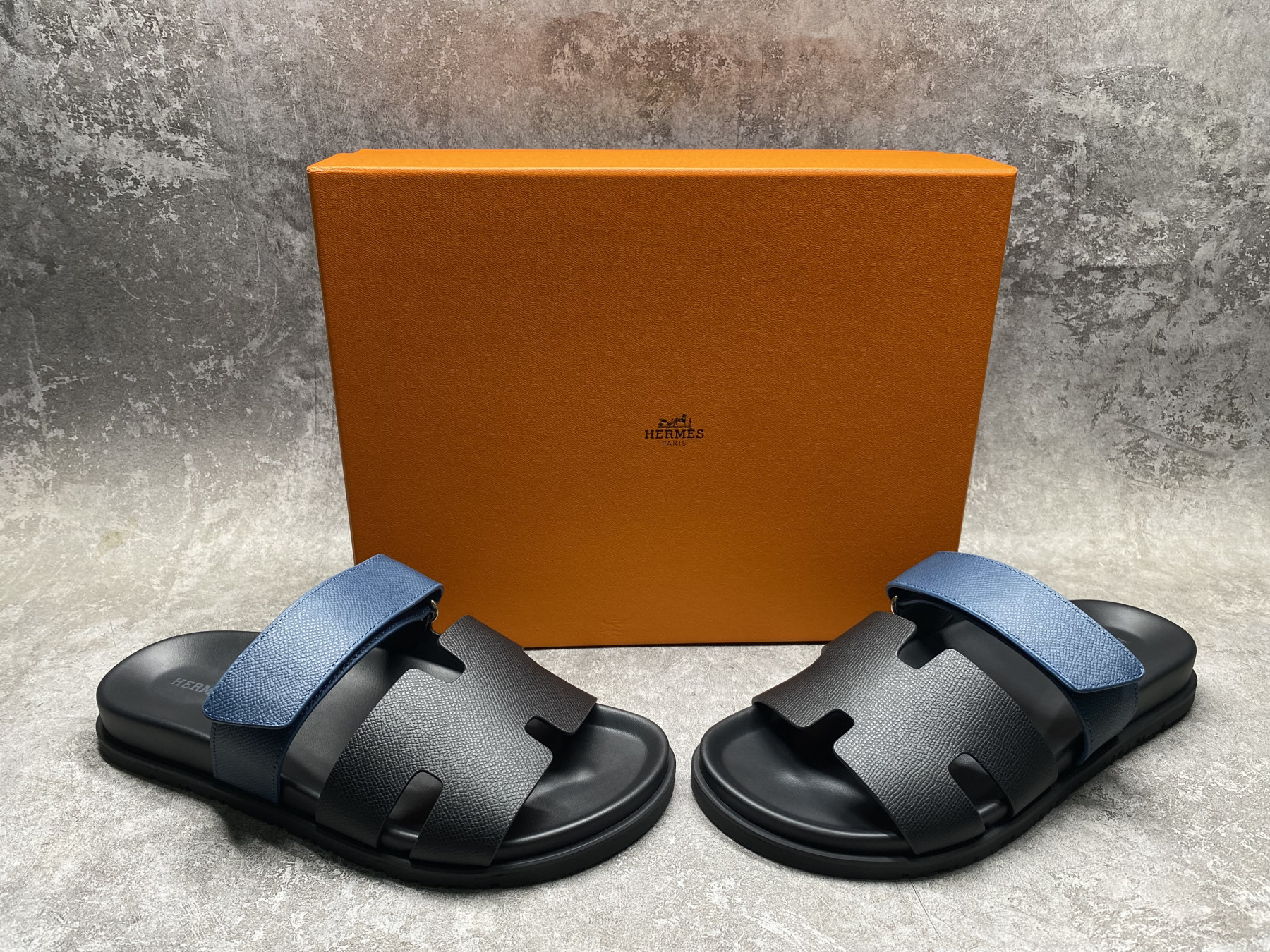 UA H**me5 Chypre Sandal