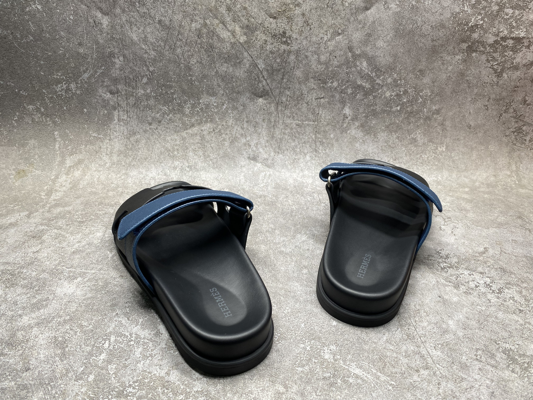 UA H**me5 Chypre Sandal
