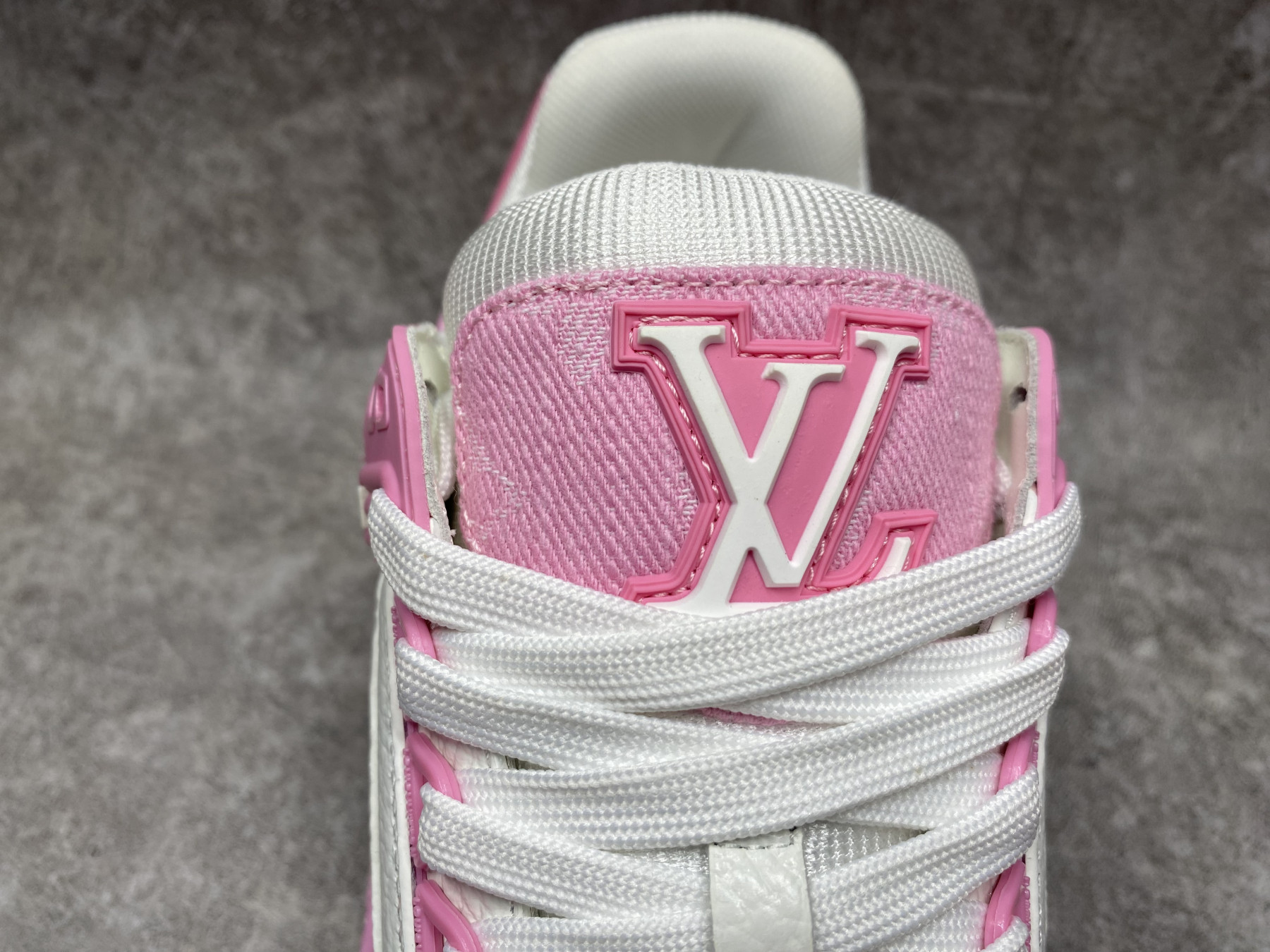 UA LV trainer Sneakers