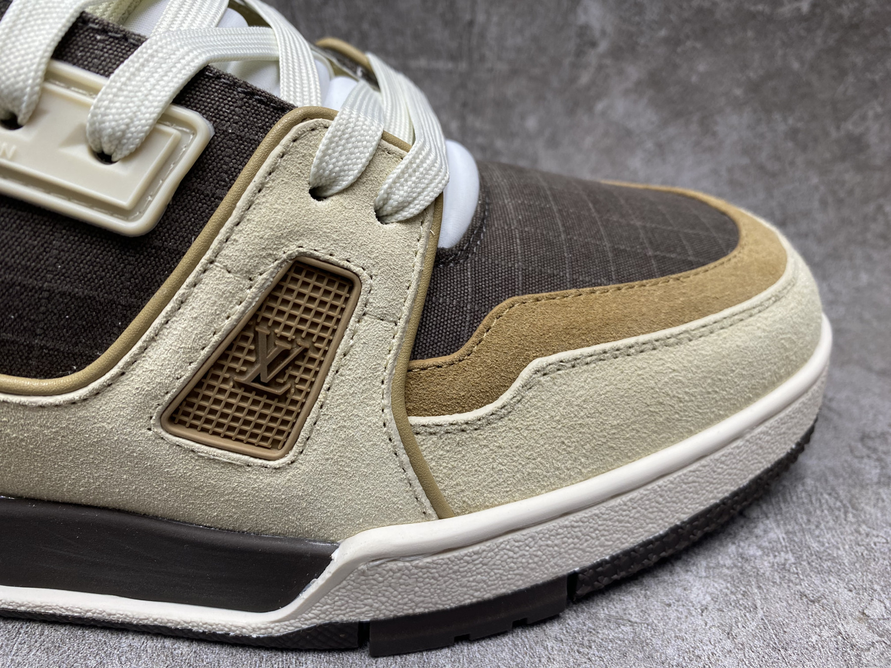 UA LV trainer Sneakers