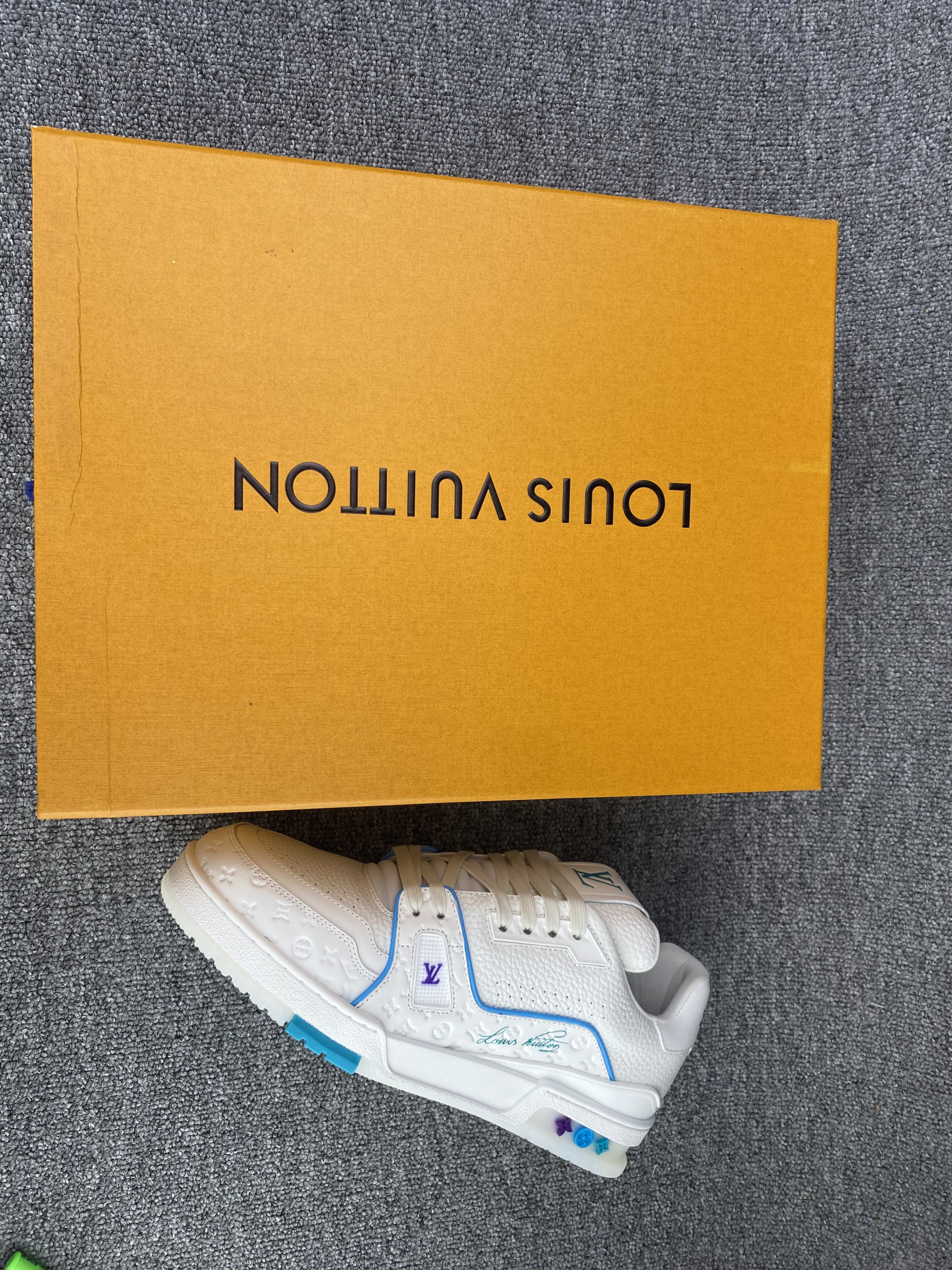 UA LV trainer Sneakers
