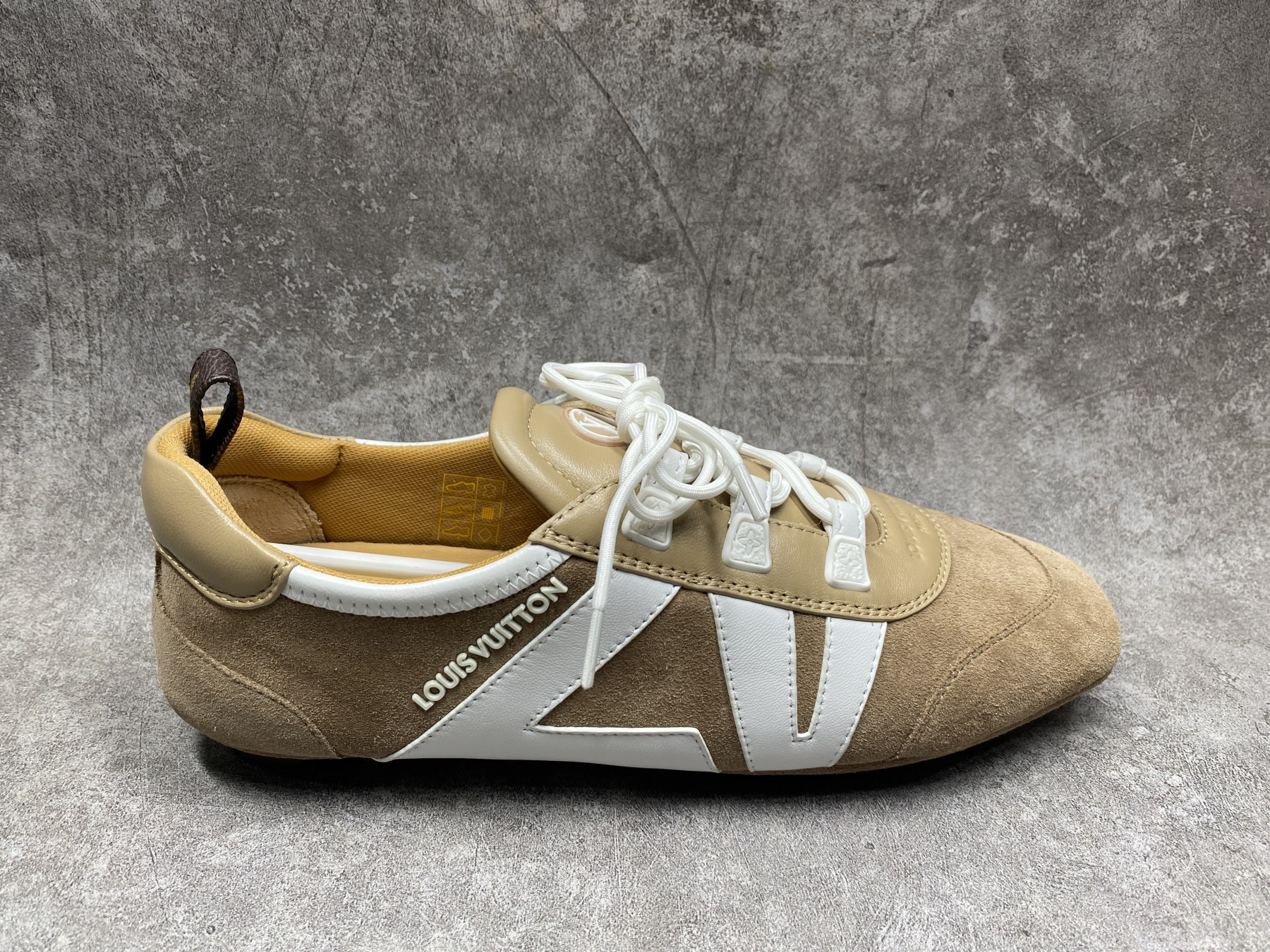 UA LV Sneaker