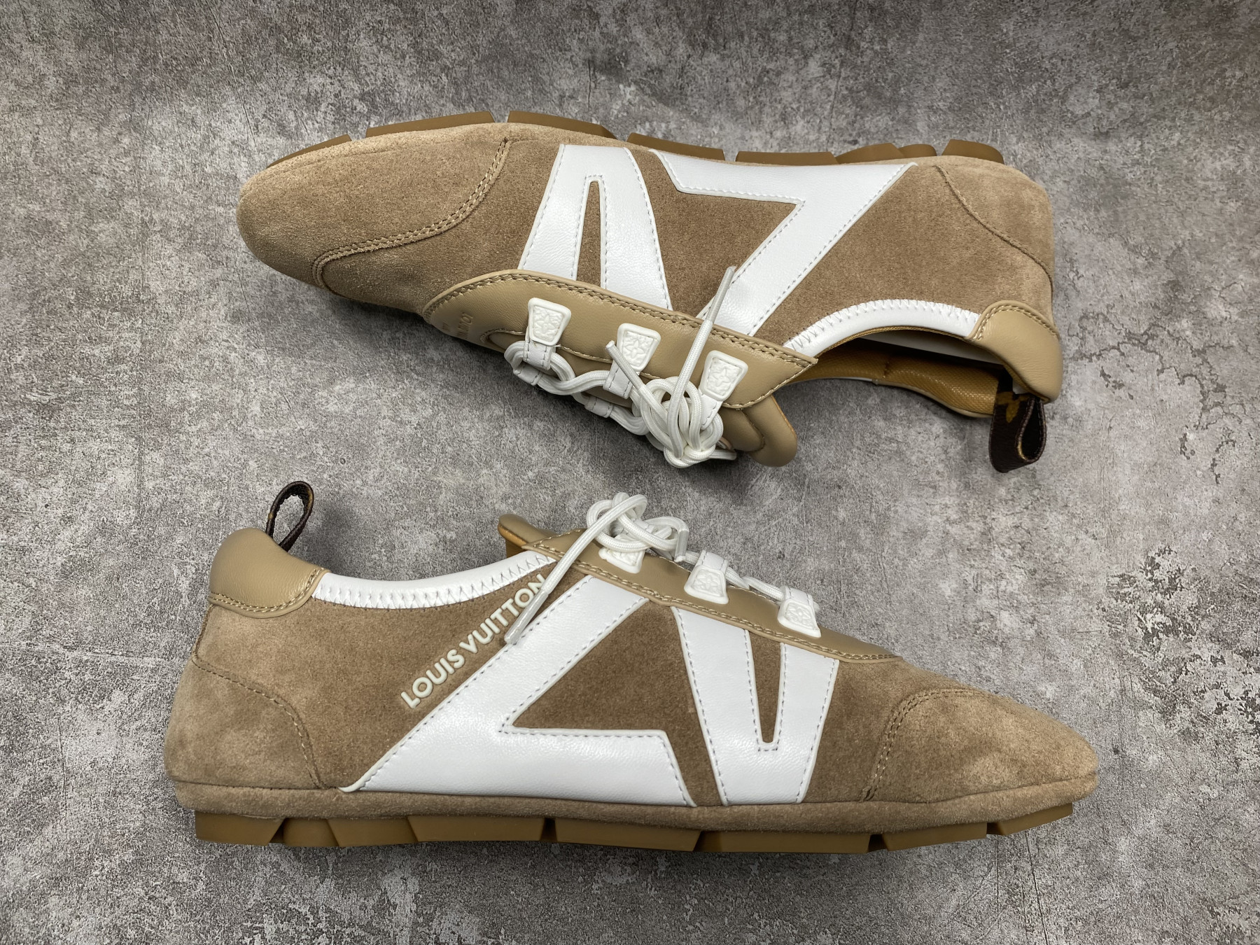 UA LV Sneaker