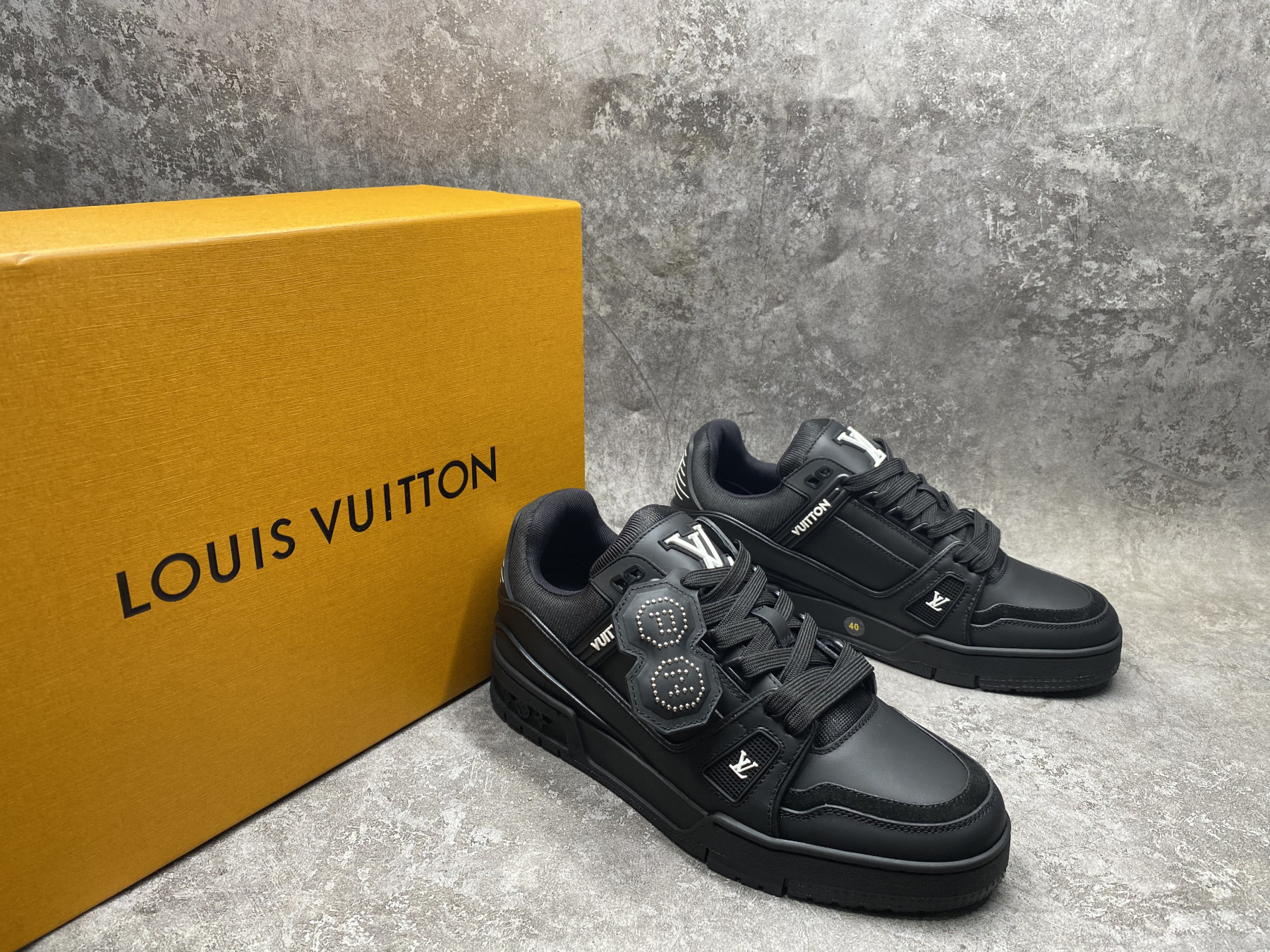 UA LV trainer Sneakers