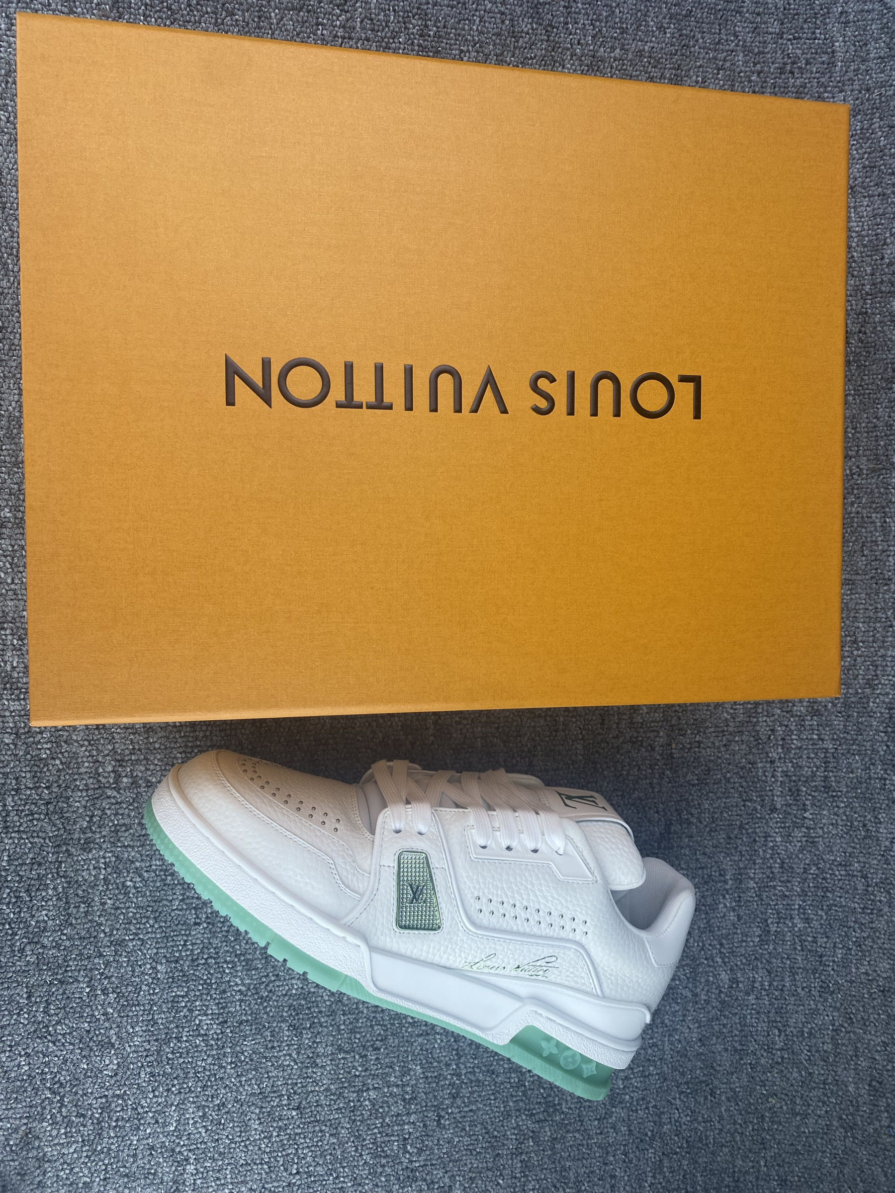 UA LV trainer Sneakers