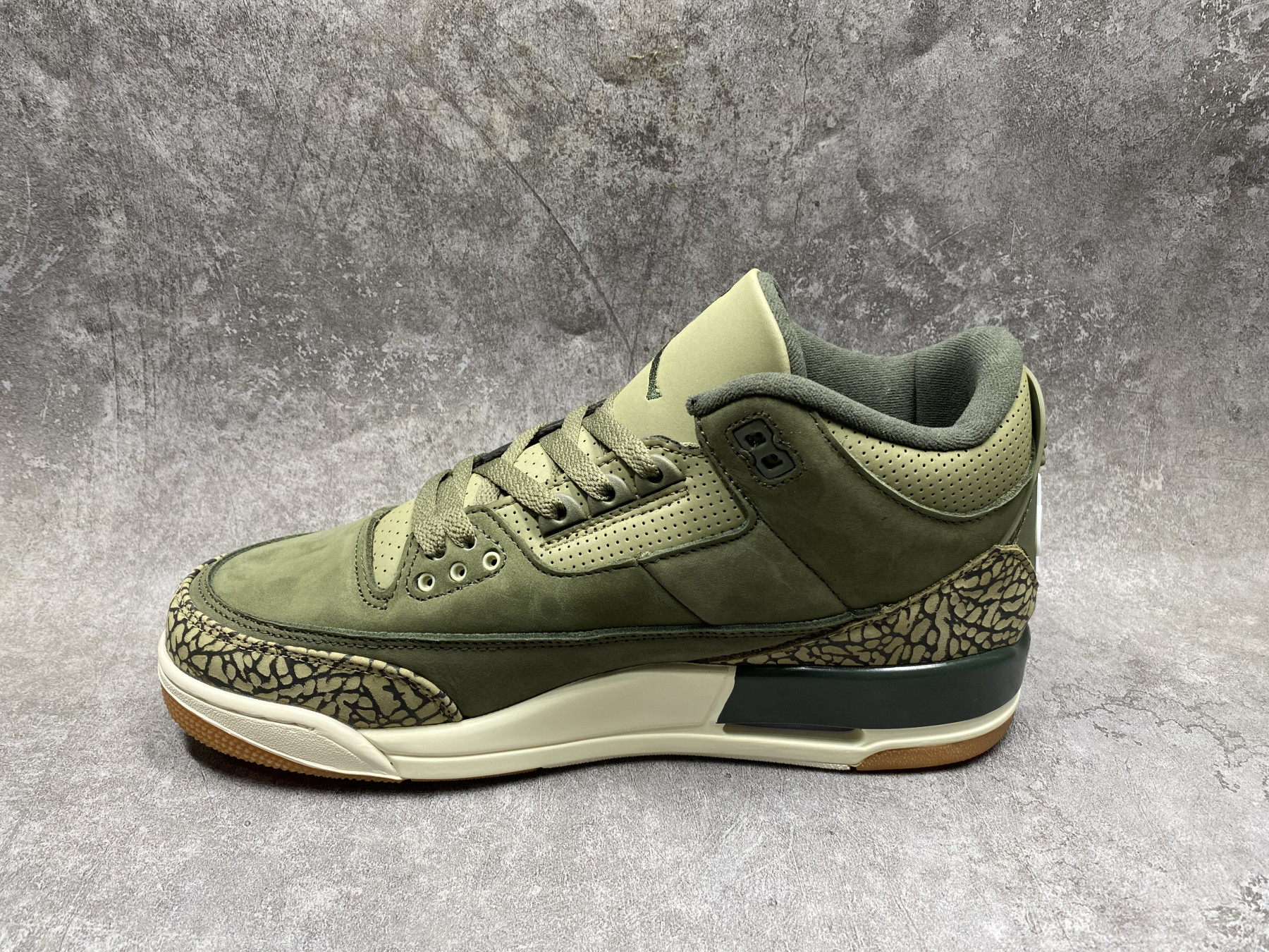 UA Jordan 3 Retro