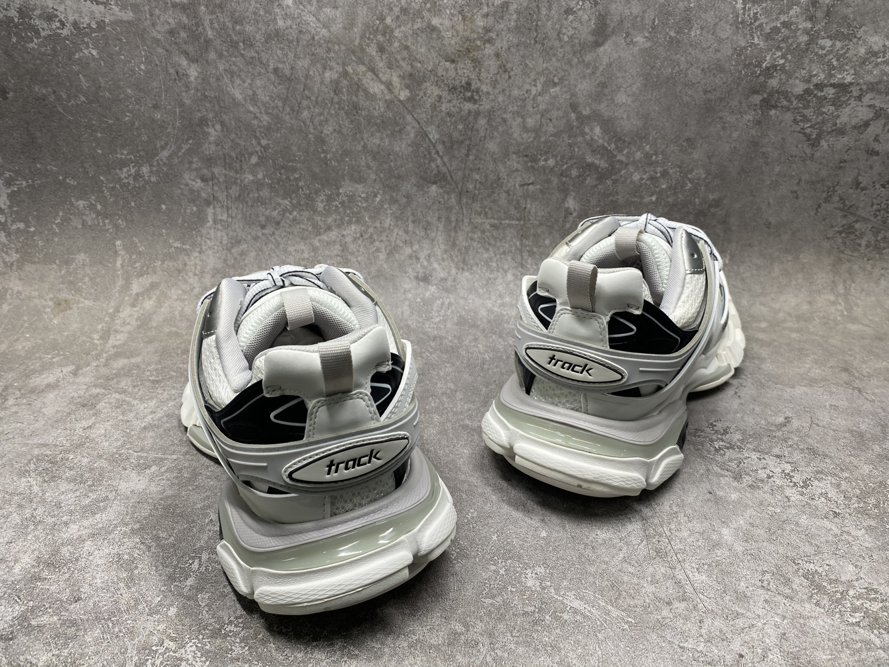 ua Ba1en*iaga track sneaker