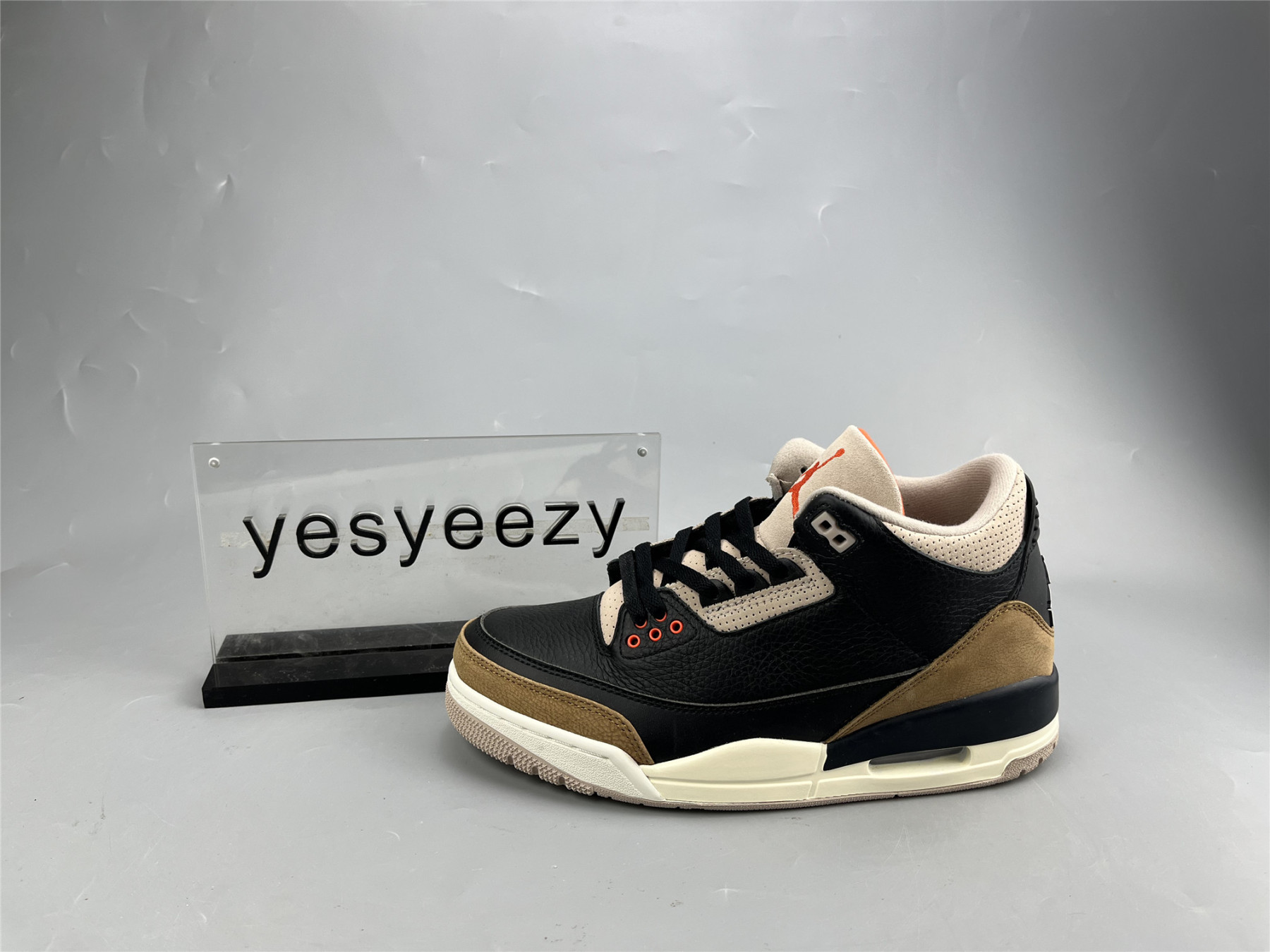 UA AIR JORDAN 3 RETRO 