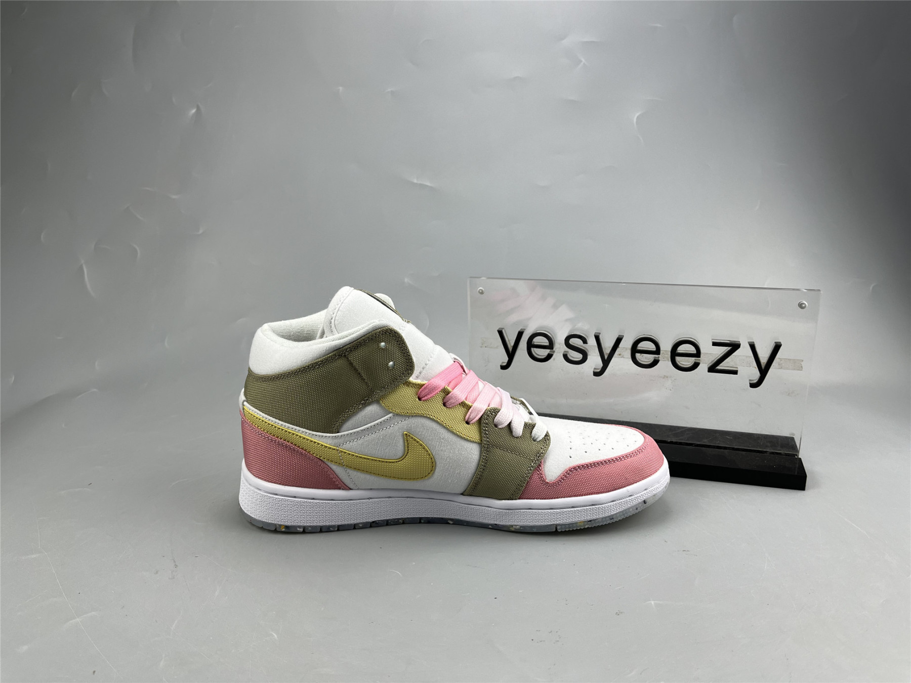 UA AIR JORDAN 1 MID SE GS 