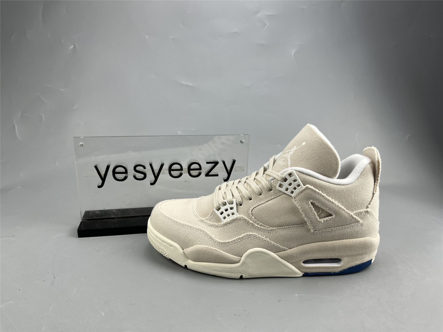 UA WMNS AIR JORDAN 4 RETRO 