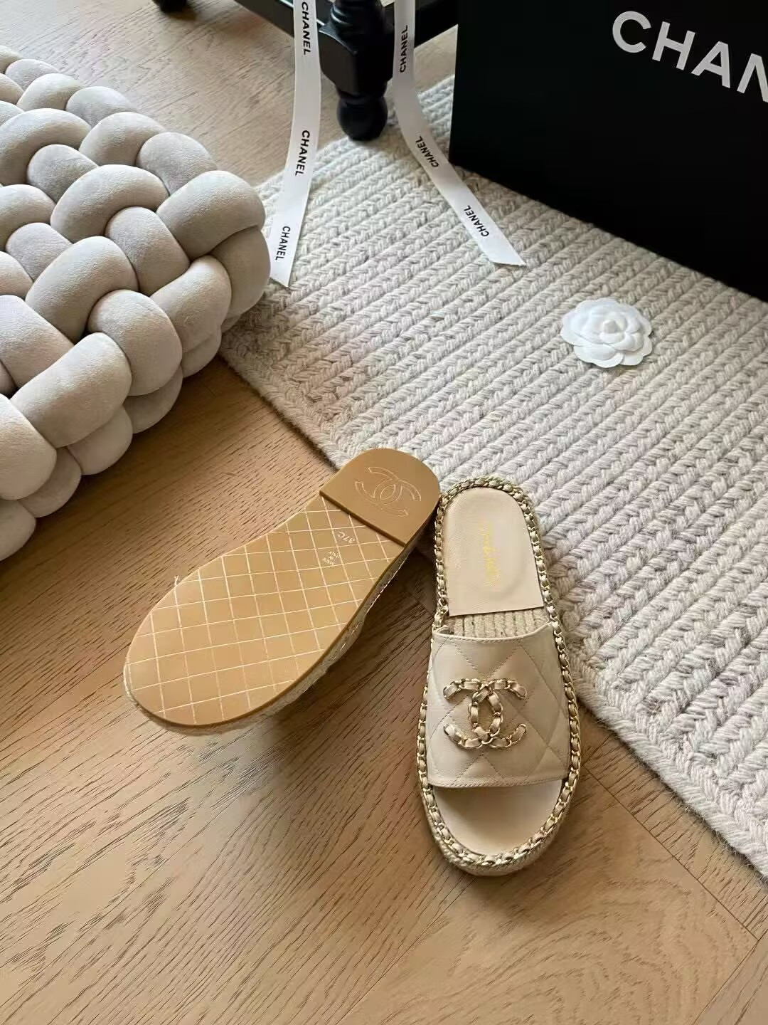 UA Ch**el Slides