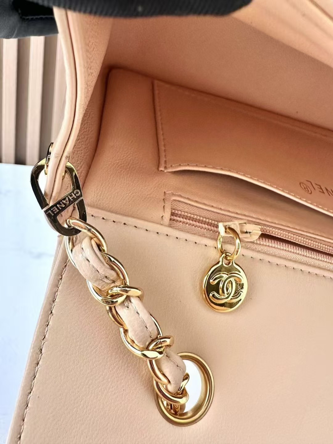 Ch**el Small Diana Flap Bag Lambskin Gold Hardware 22.5x14x7cm