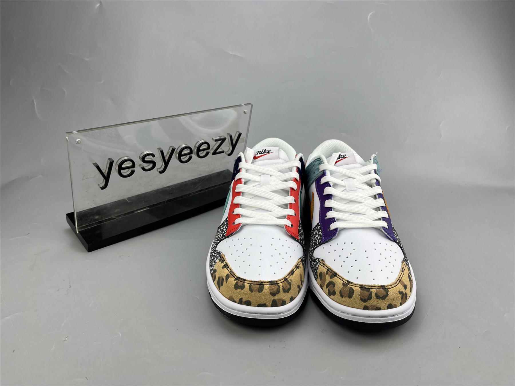 UA NIKE WMNS DUNK LOW SE 