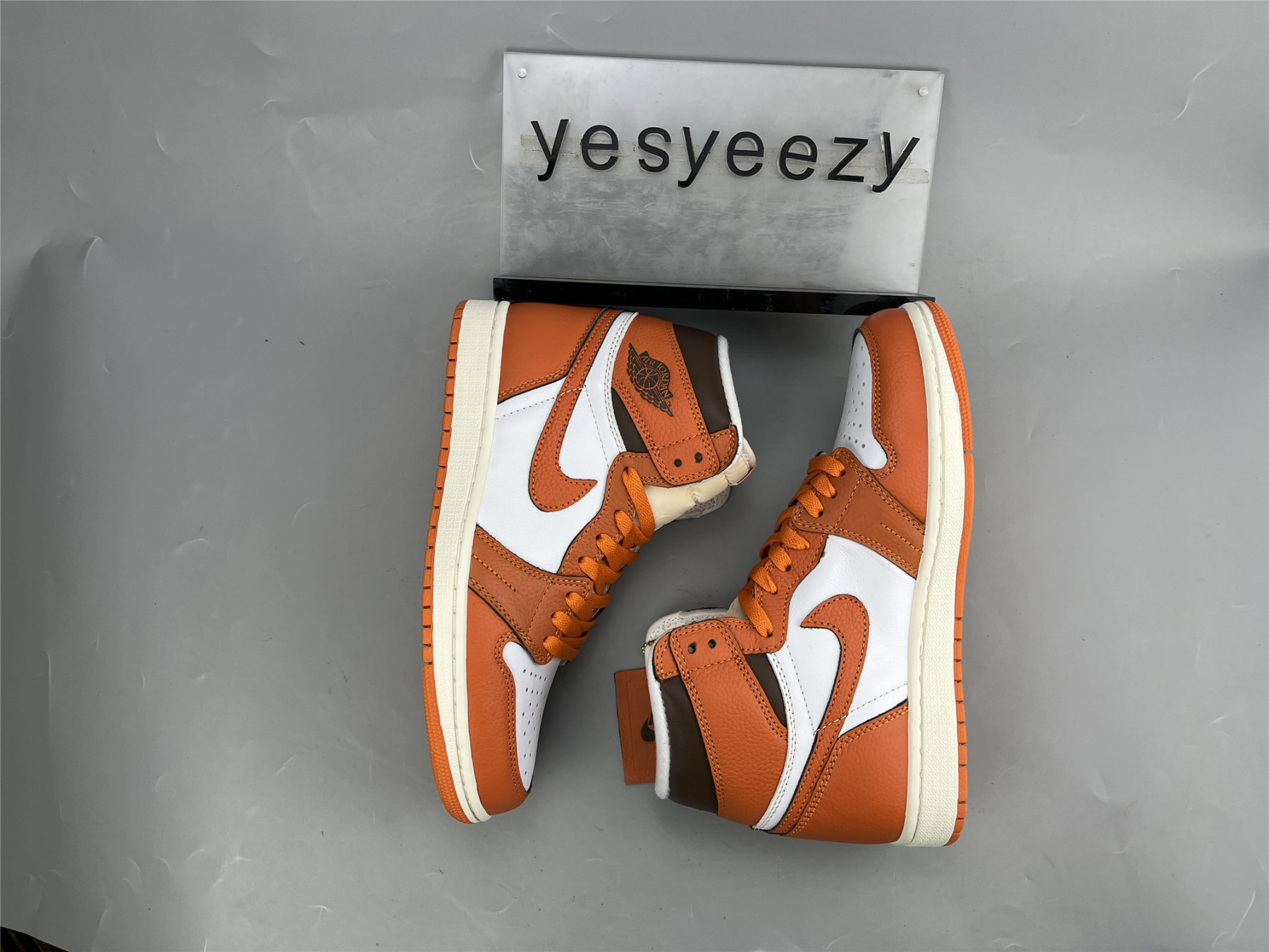 UA WMNS AIR JORDAN 1 HIGH OG 
