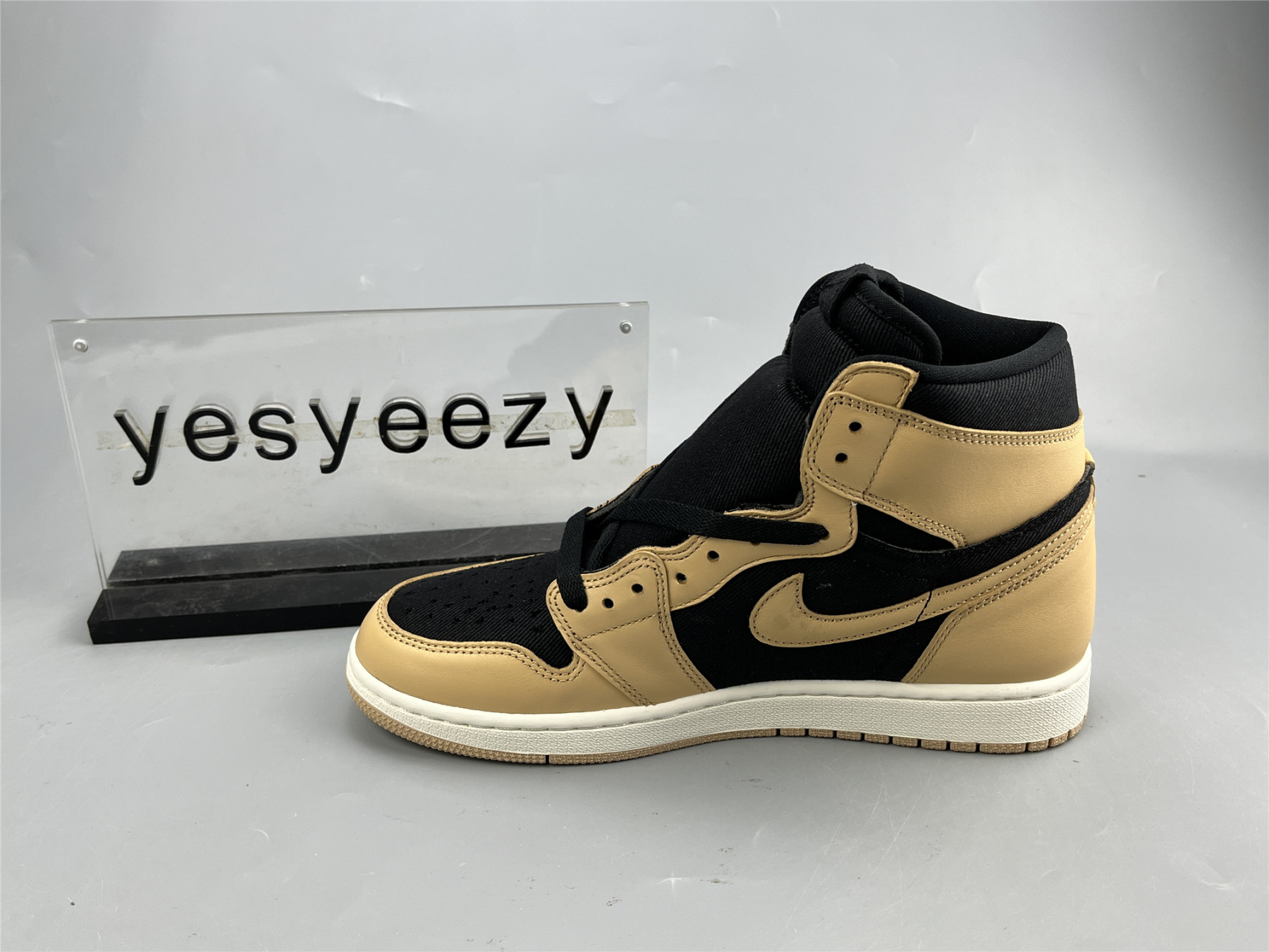 UA AIR JORDAN 1 RETRO HIGH OG 