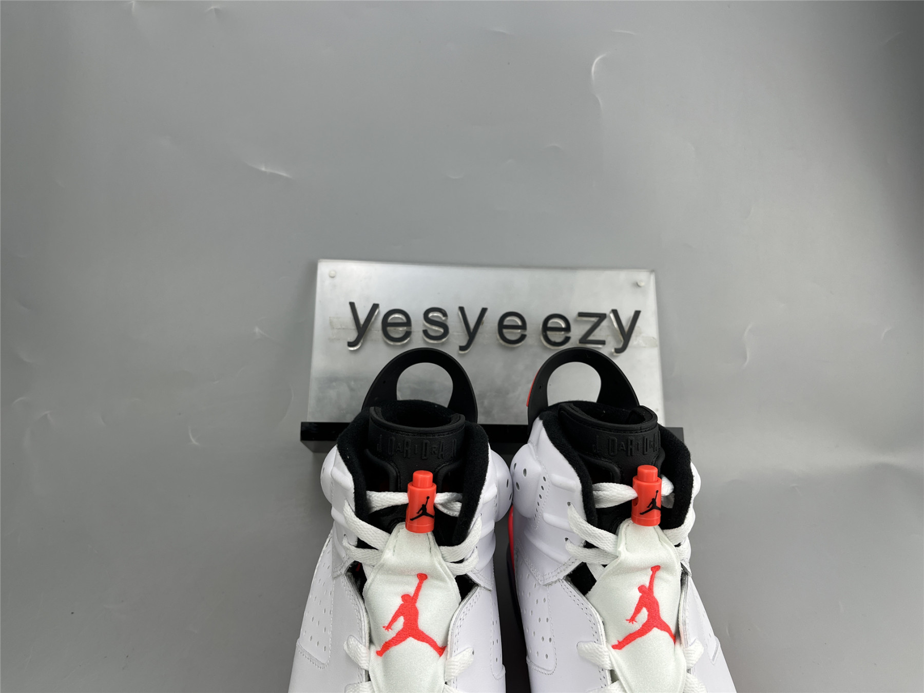 UA  AIR JORDAN 6 RETRO 