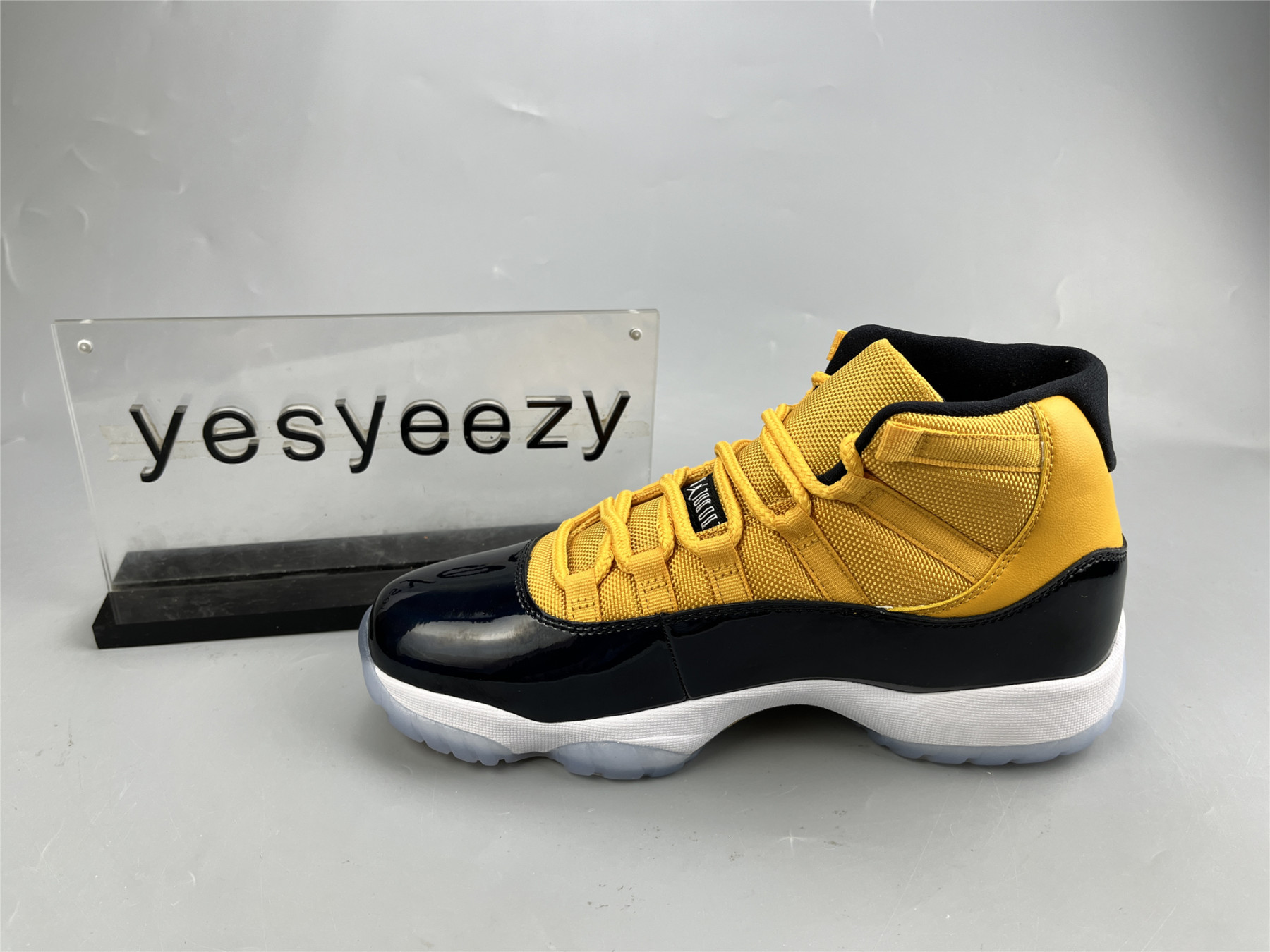 UA AIR JORDAN 11 RETRO BLACK YELLOW