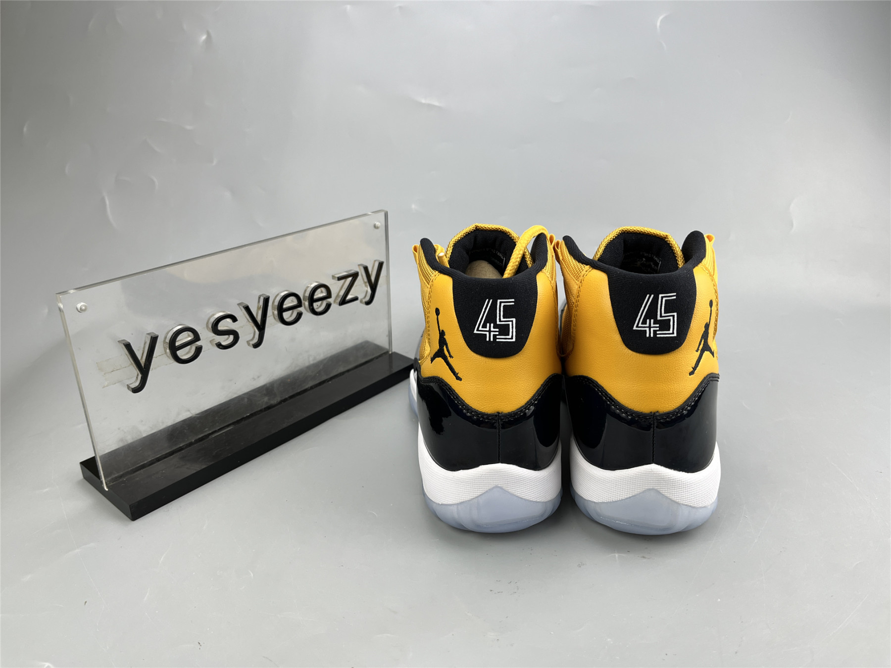 UA AIR JORDAN 11 RETRO BLACK YELLOW