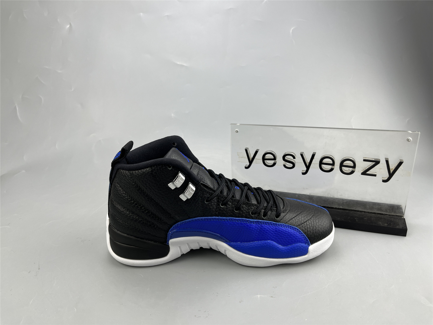 UA WMNS AIR JORDAN 12 RETRO 