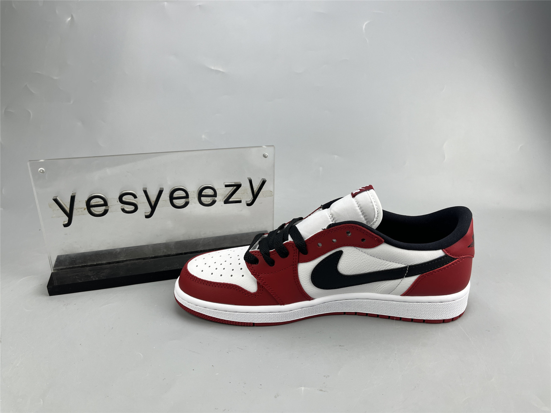 UA AIR JORDAN 1 RETRO LOW OG 