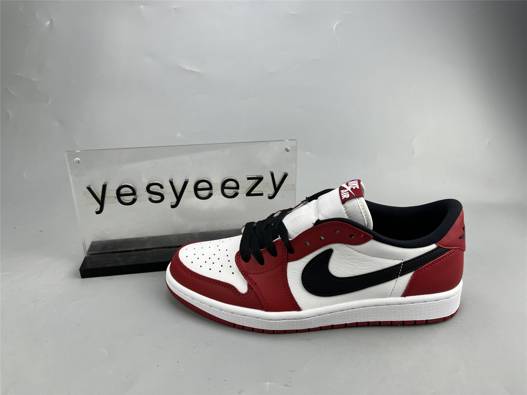 UA AIR JORDAN 1 RETRO LOW OG 