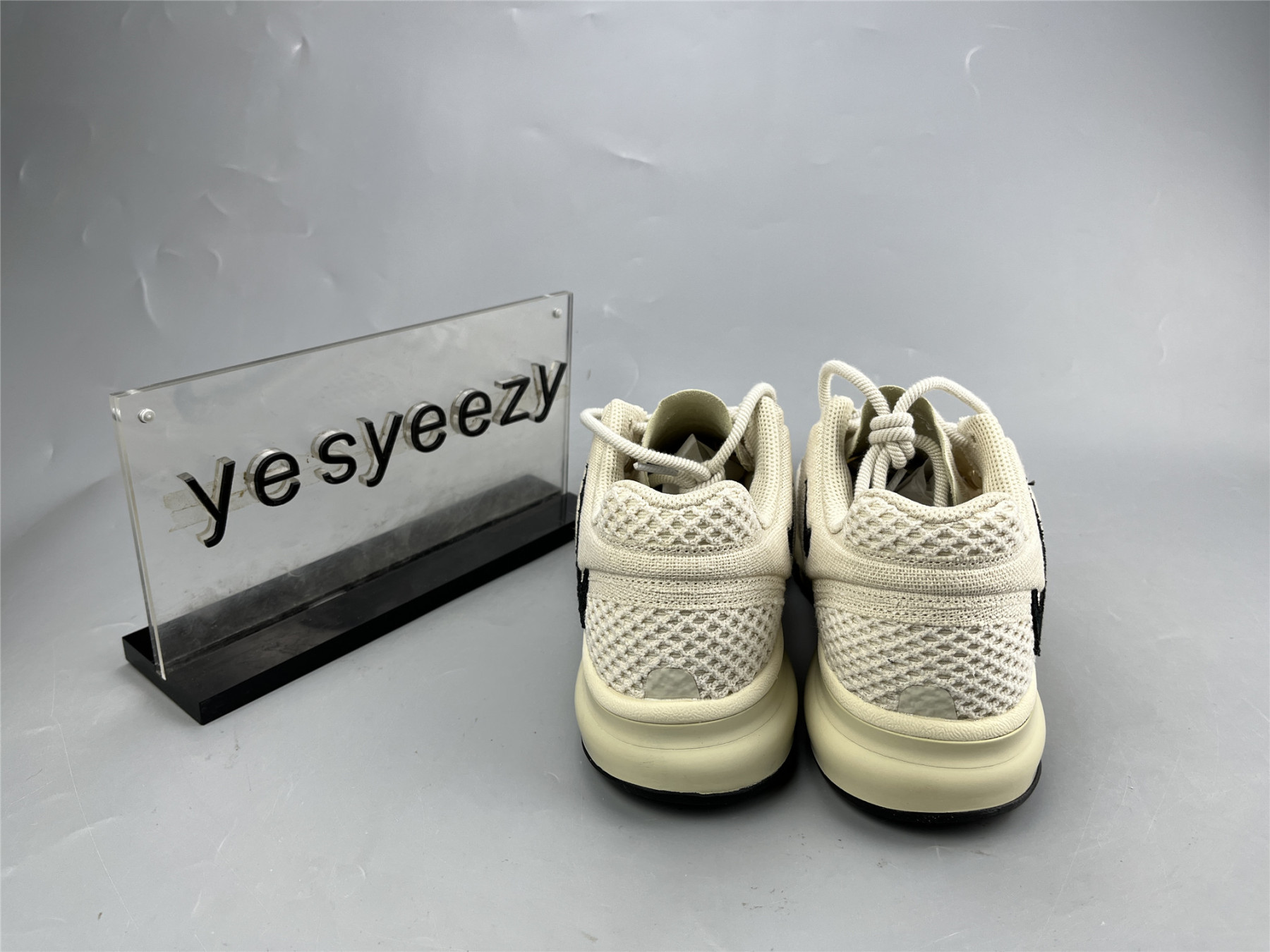 UA NIKE STUSSY X AIR MAX 2013 